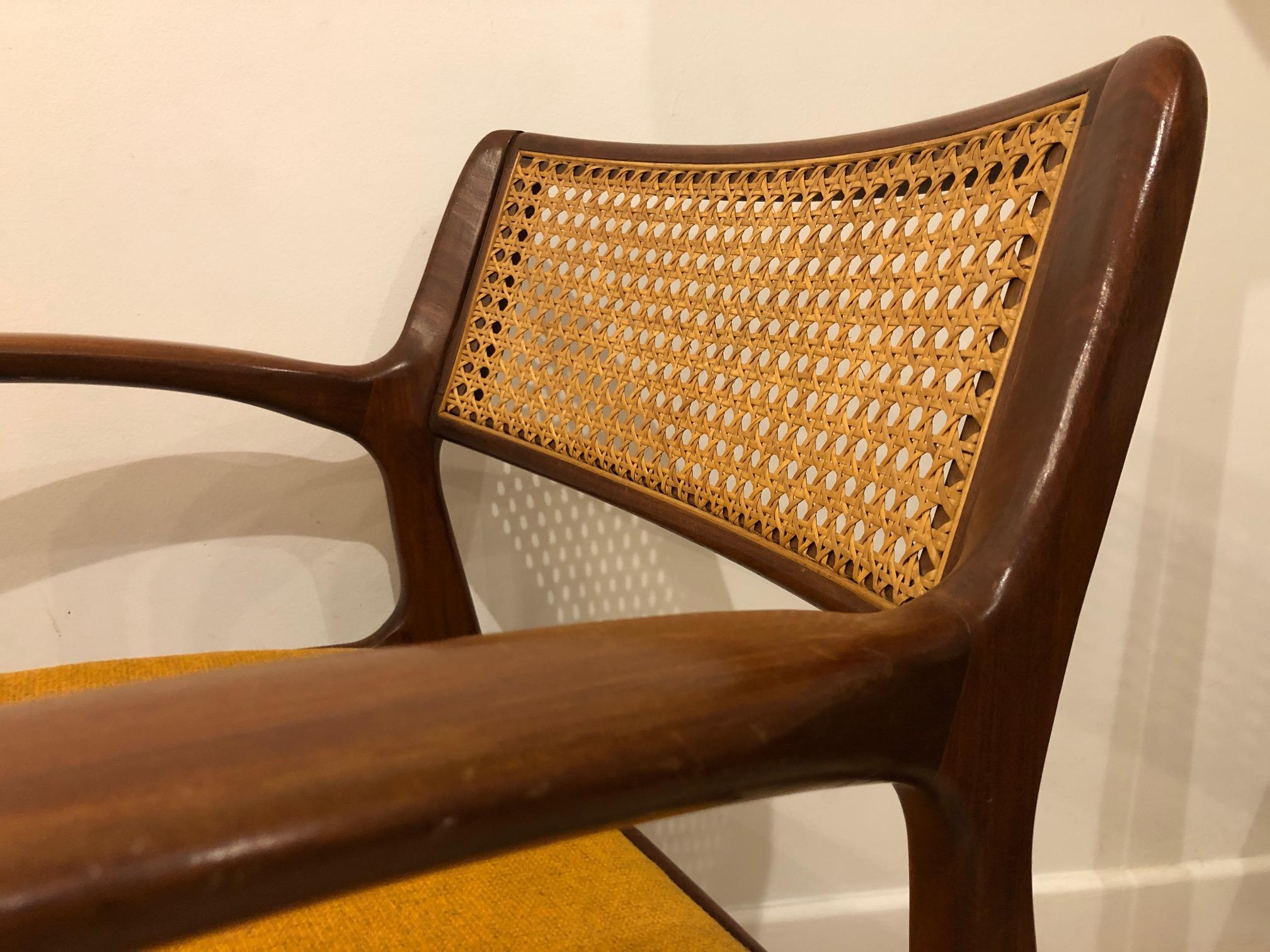 Mid-Century GFM-120 Chair, by Edmund Homa in Solid Wood and Wool, 1960s For Sale 10