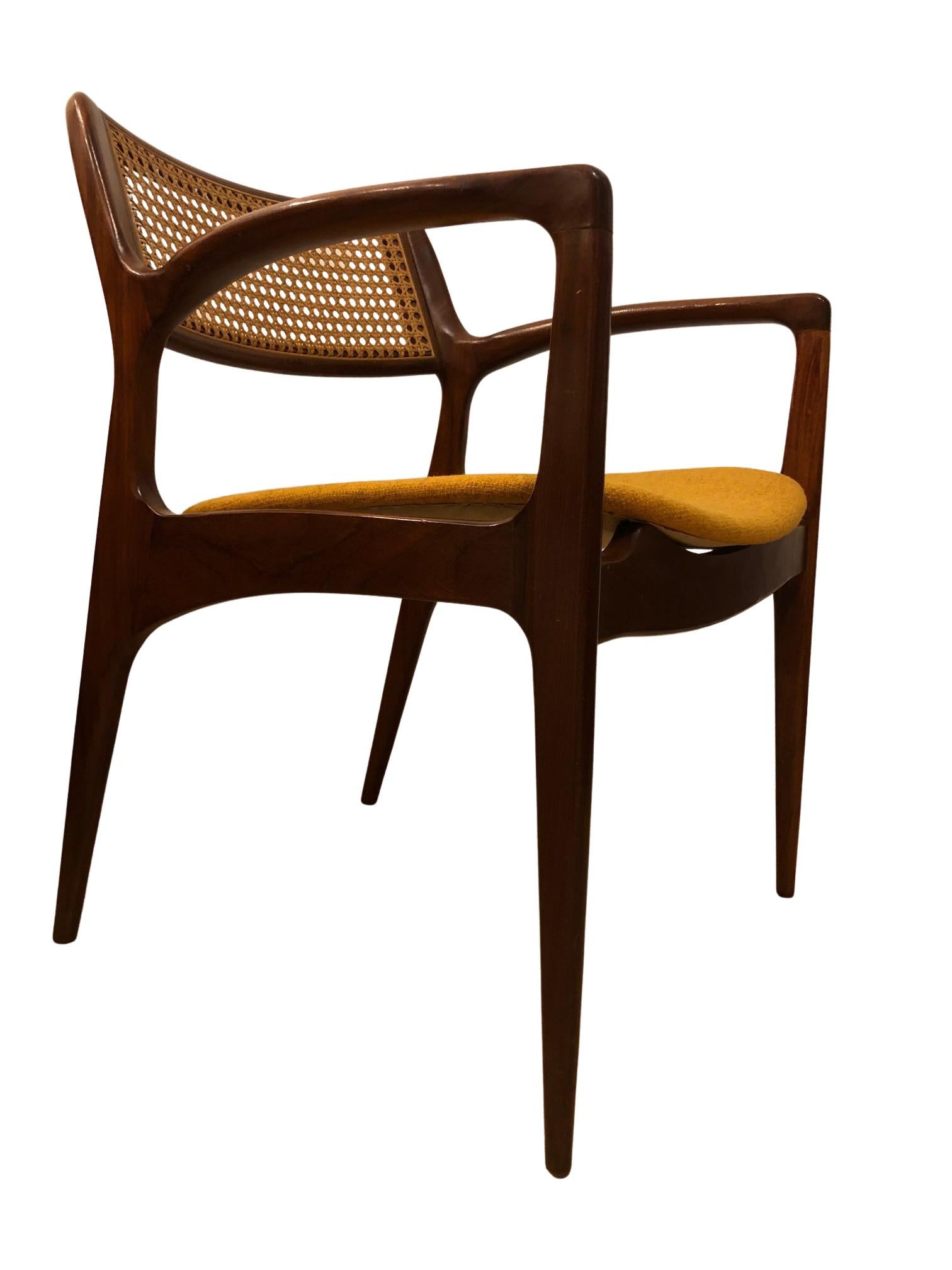 Mid-Century GFM-120 Chair, by Edmund Homa in Solid Wood and Wool, 1960s For Sale 11