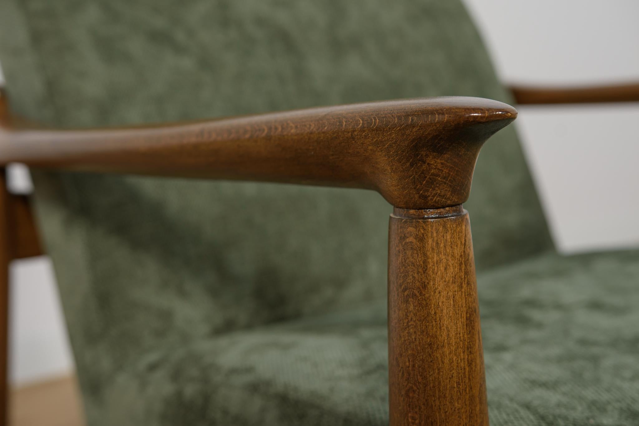 Mid-Century GFM-64 Armchair by Edmund Homa for Gościcińskie Furniture Factory. For Sale 3