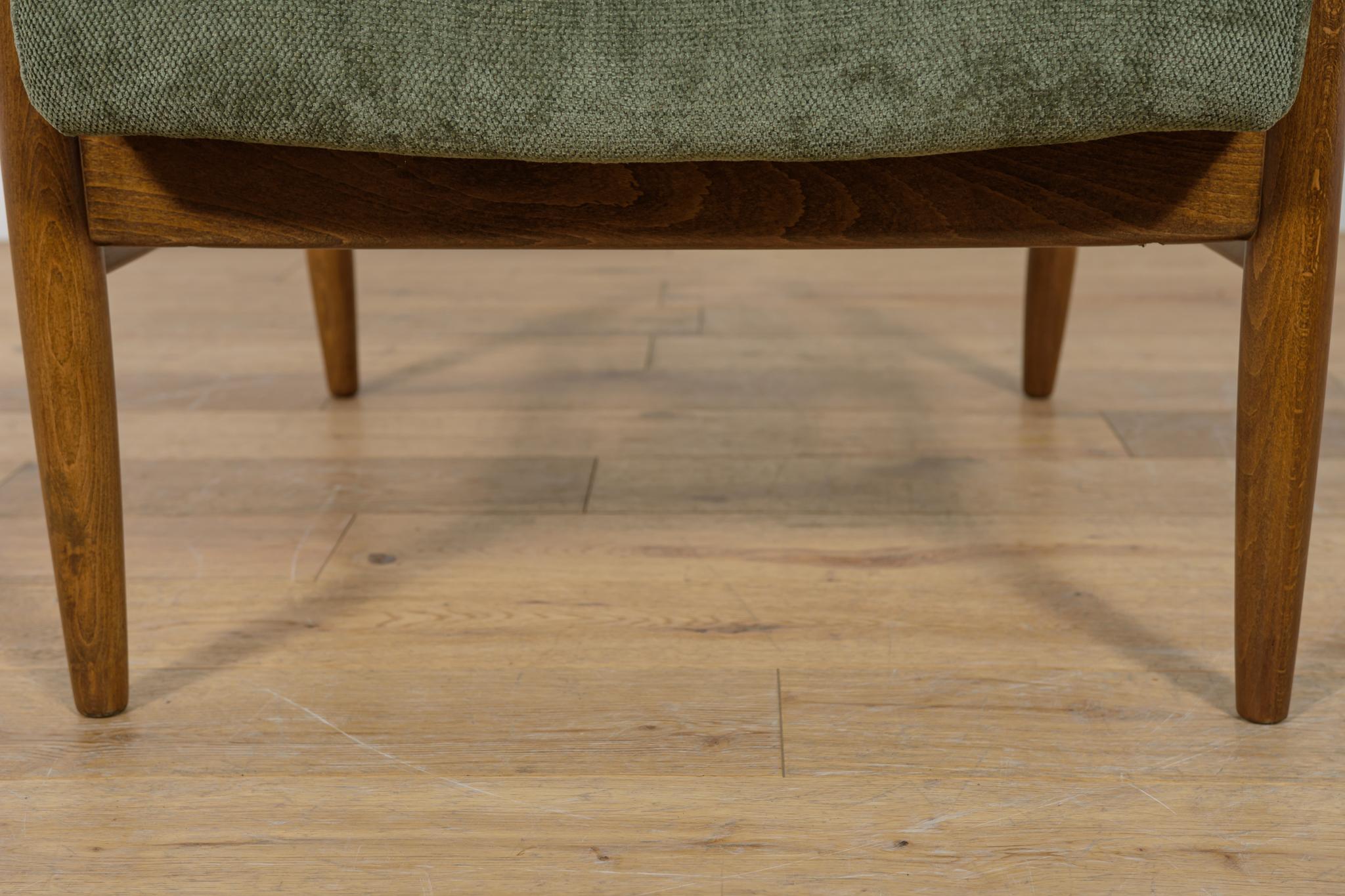 Mid-Century GFM-64 Armchair by Edmund Homa for Gościcińskie Furniture Factory. For Sale 5