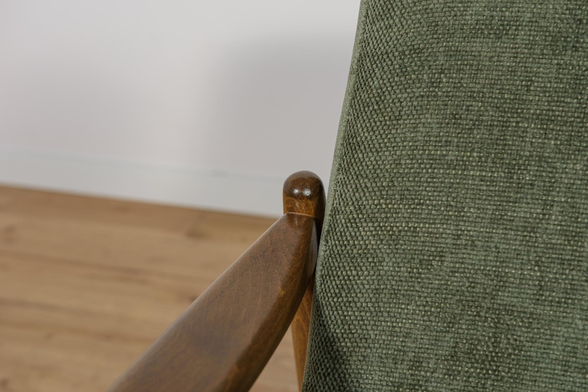 Fabric Mid-Century GFM-64 Armchair by Edmund Homa for Gościcińskie Furniture Factory. For Sale