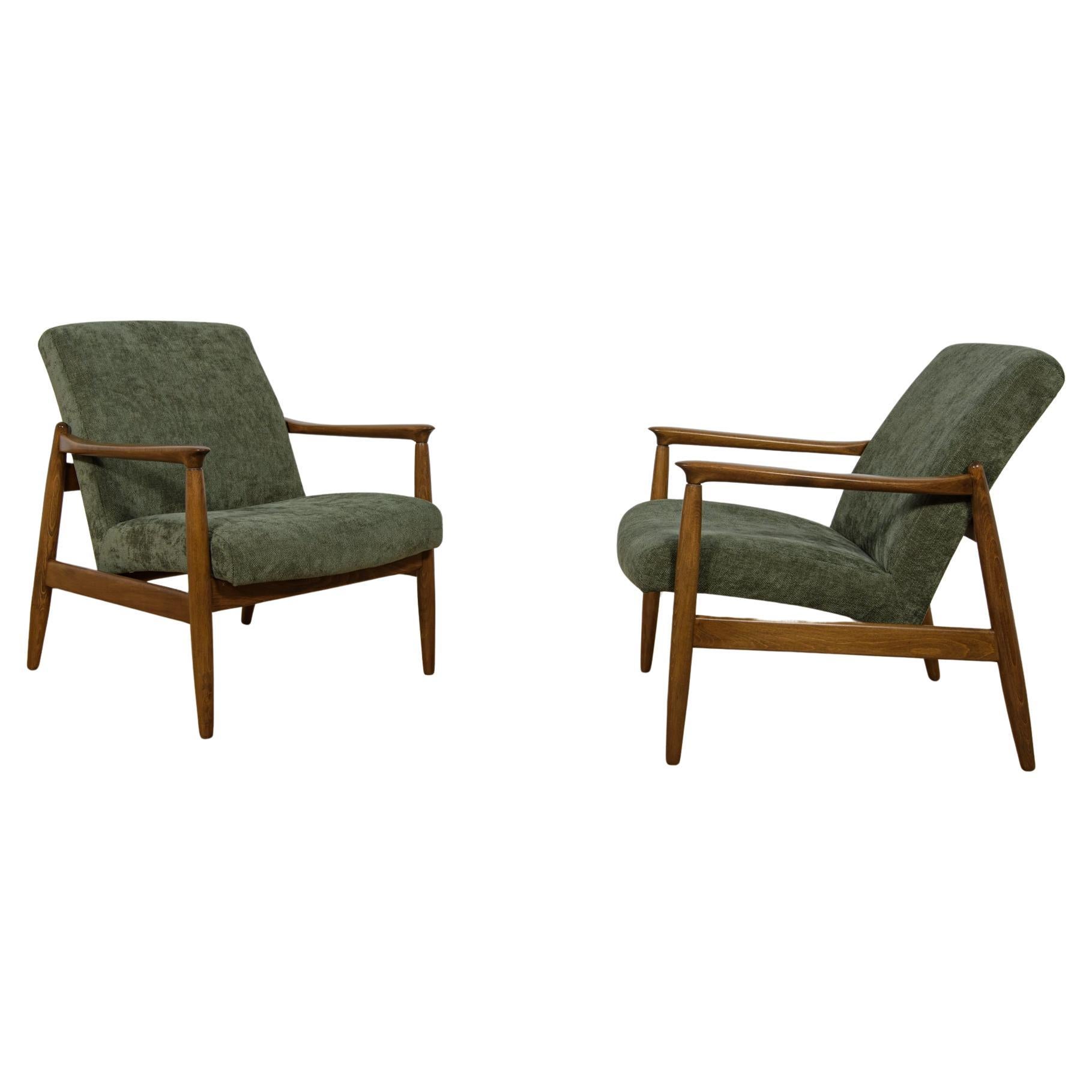 Sillones de mediados de siglo GFM-64 de Edmund Homa para la Fábrica de Muebles Gościcińskie.