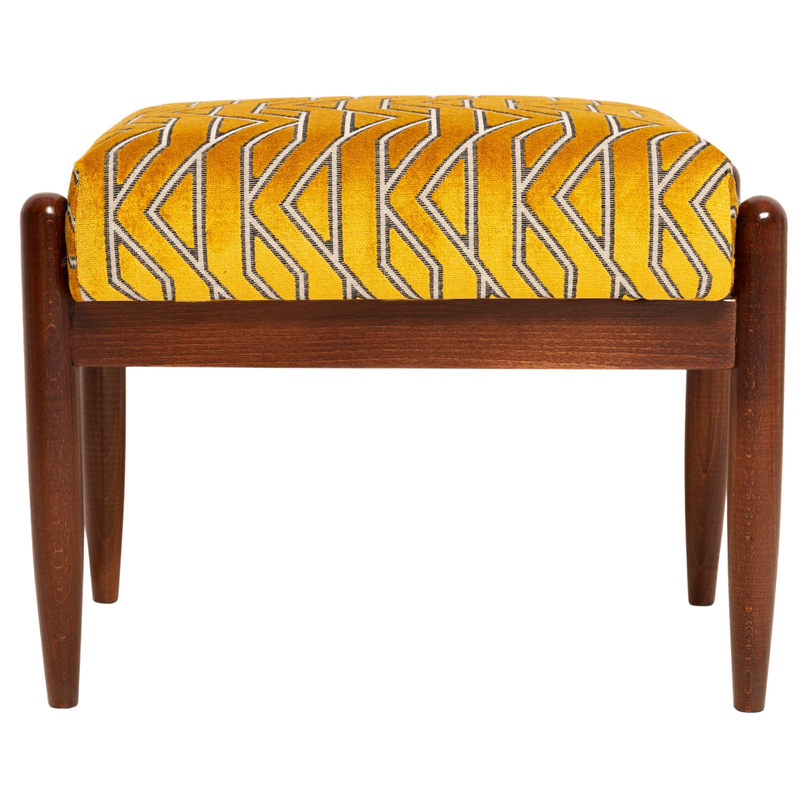 Sgabello GFM di metà secolo in jacquard giallo di Casamance, E. Homa, Europa, anni '60