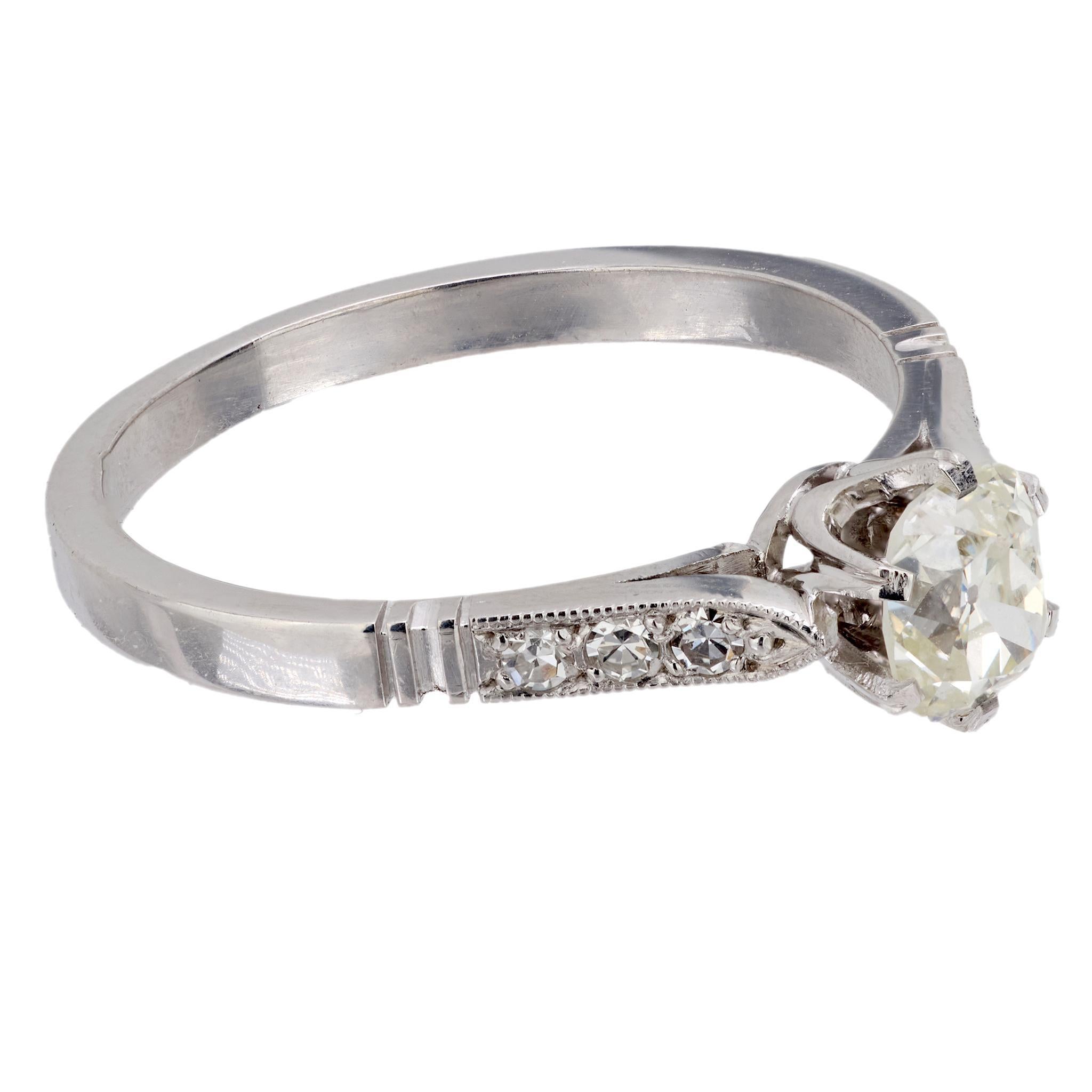 Taglio vecchia miniera Anello di fidanzamento in oro bianco di metà secolo GIA da 1,02 carati con diamante 18k in vendita