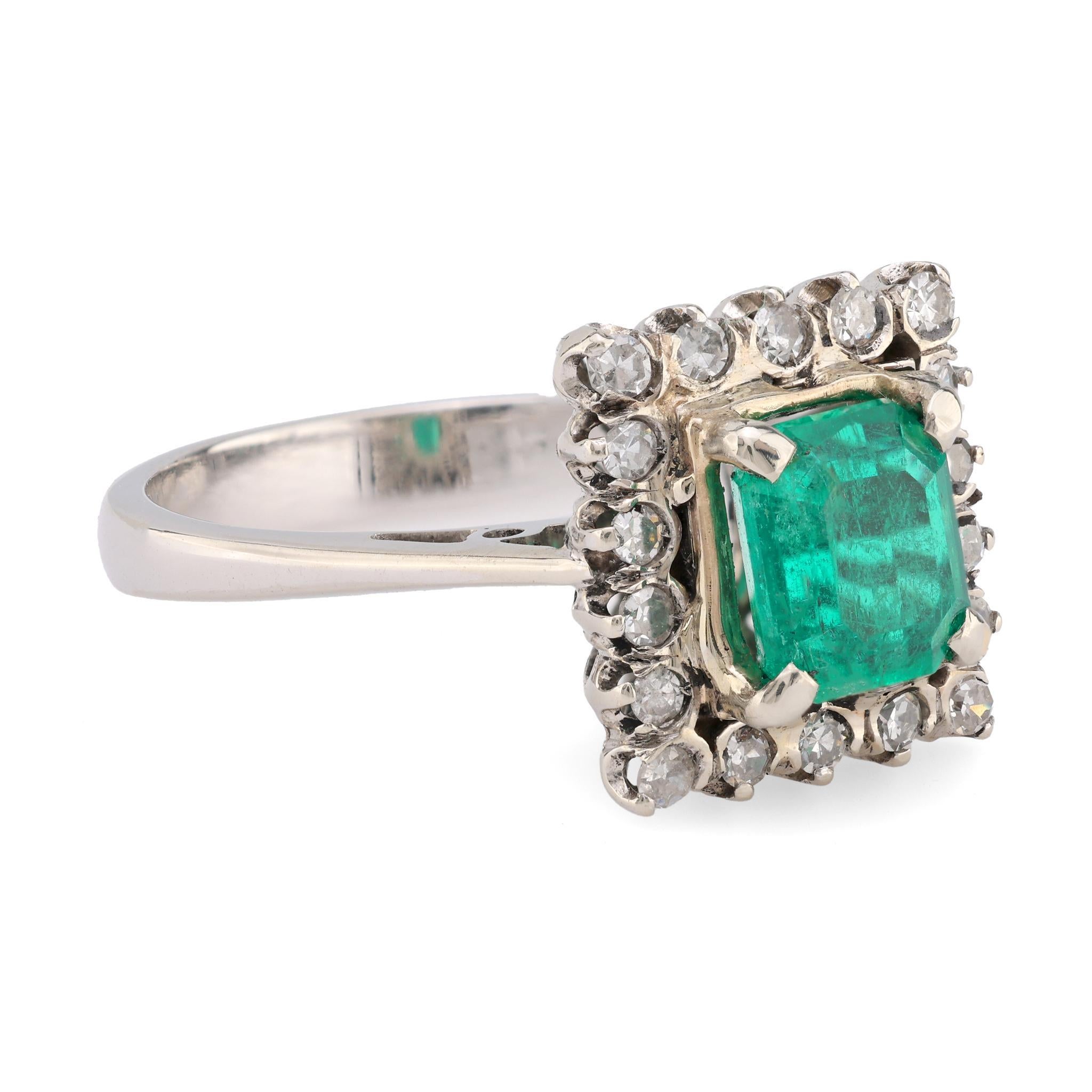 Modern Mid Century GIA 1.1 Carat Emerald Diamond 18K Yellow Gold Cluster Ring For Sale