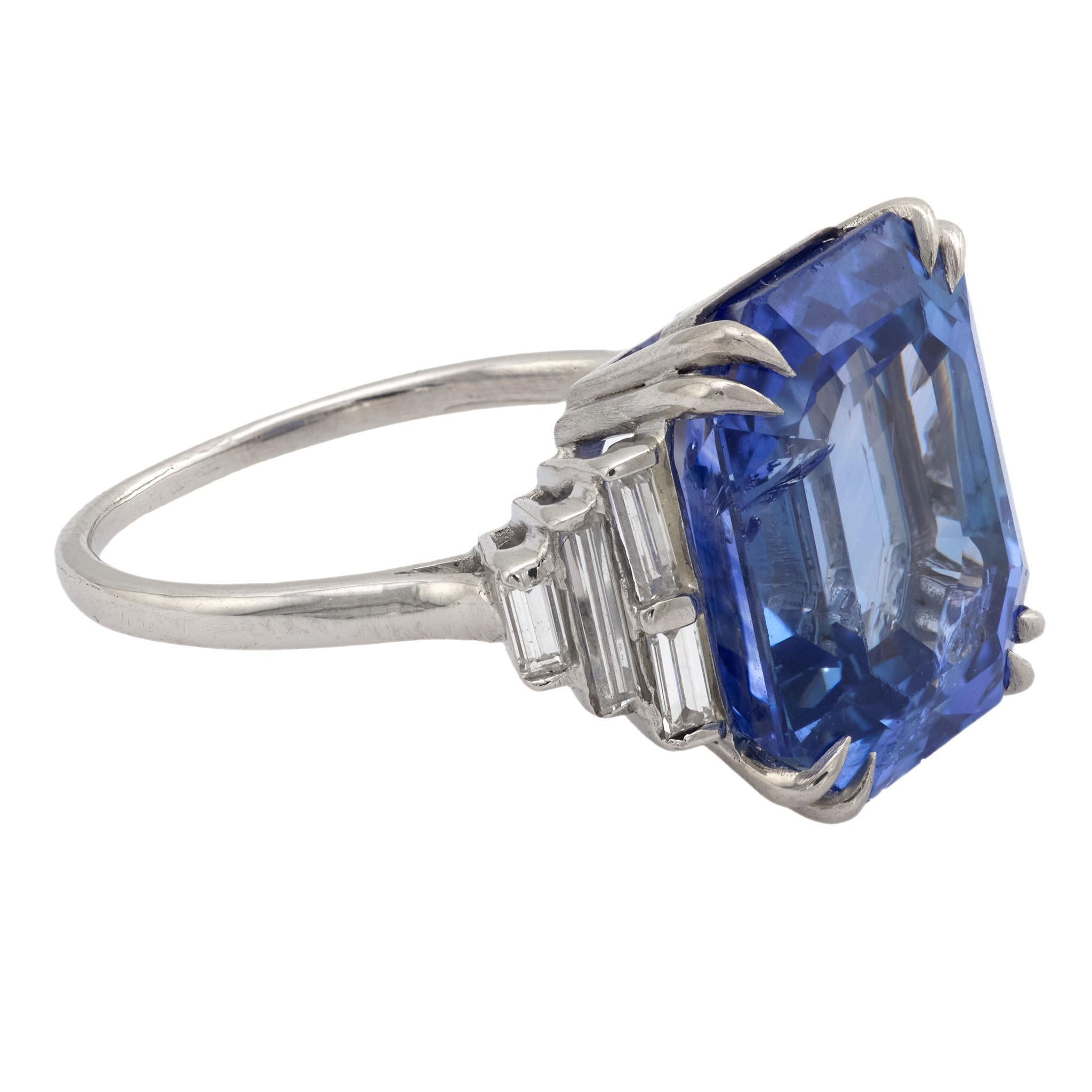 Anillo de platino con zafiro de Ceilán de 12,64 quilates GIA de mediados de siglo Contemporáneo en venta