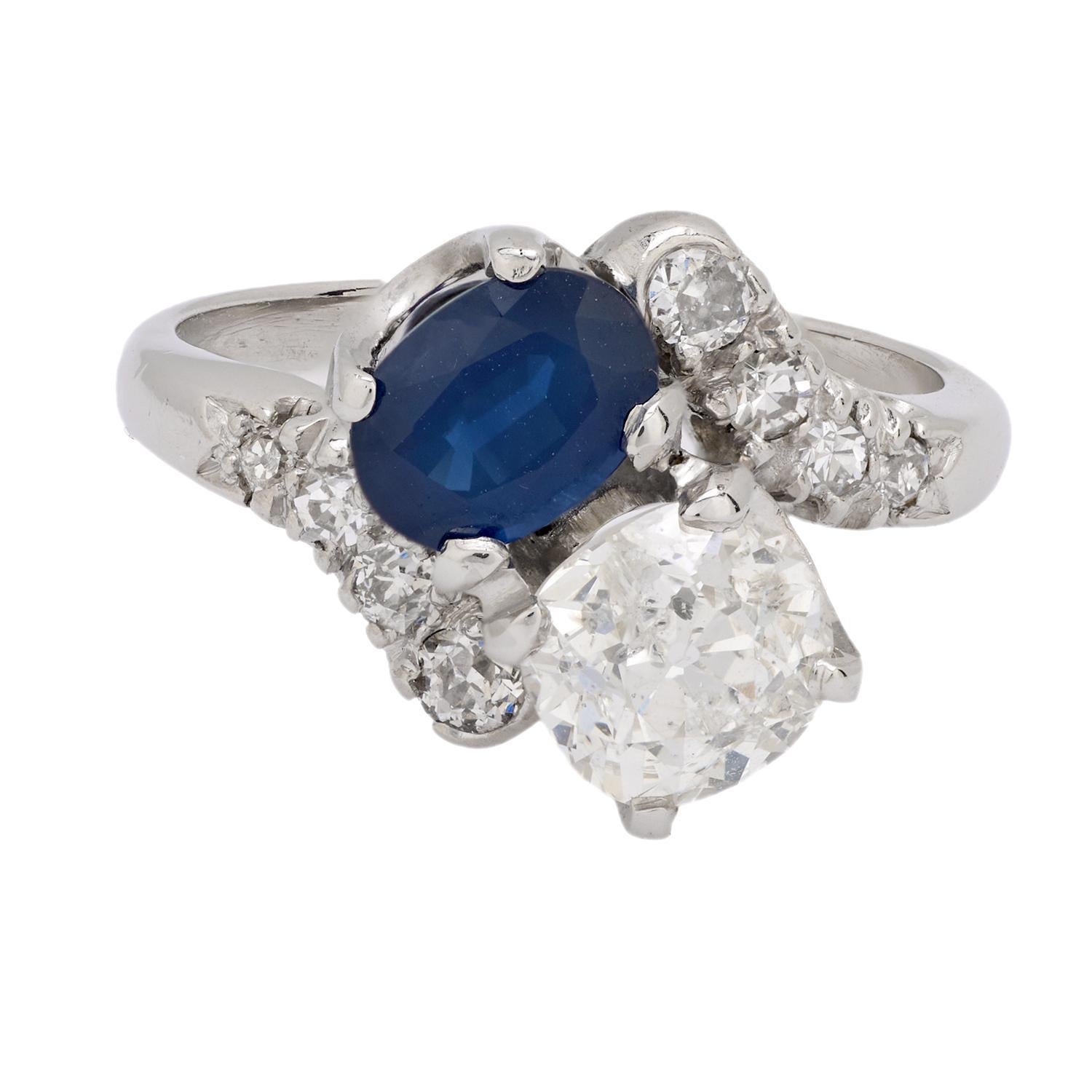 Moderno Anello GIA di metà secolo con diamante e zaffiro da 1,41 carati in platino Toi Et Moi in vendita
