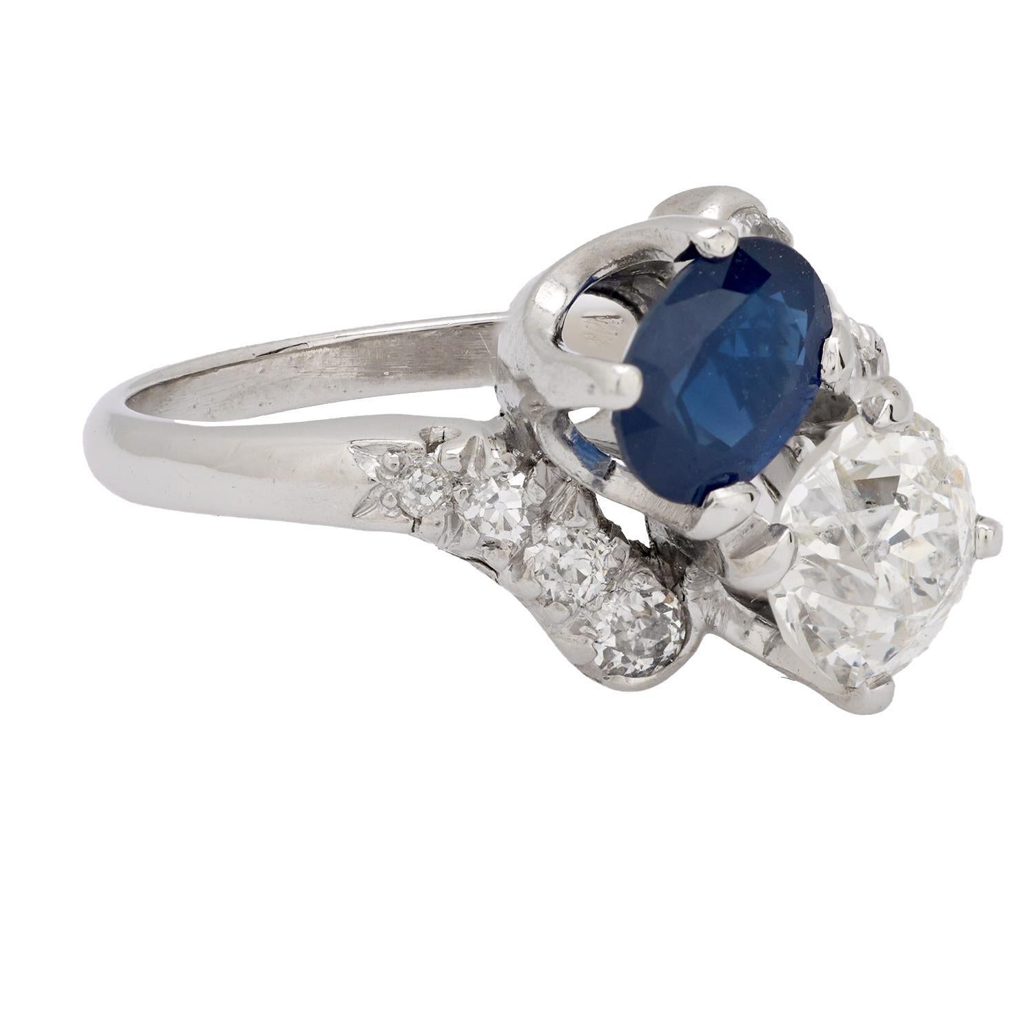 Anello GIA di metà secolo con diamante e zaffiro da 1,41 carati in platino Toi Et Moi In condizioni buone in vendita a Beverly Hills, CA