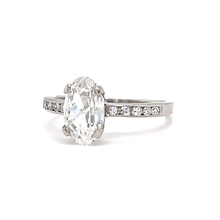 Mid Century GIA 1.51 Carats Oval Cut Diamond Platinum Engagement Ring In Excellent Condition In Beverly Hills, CA