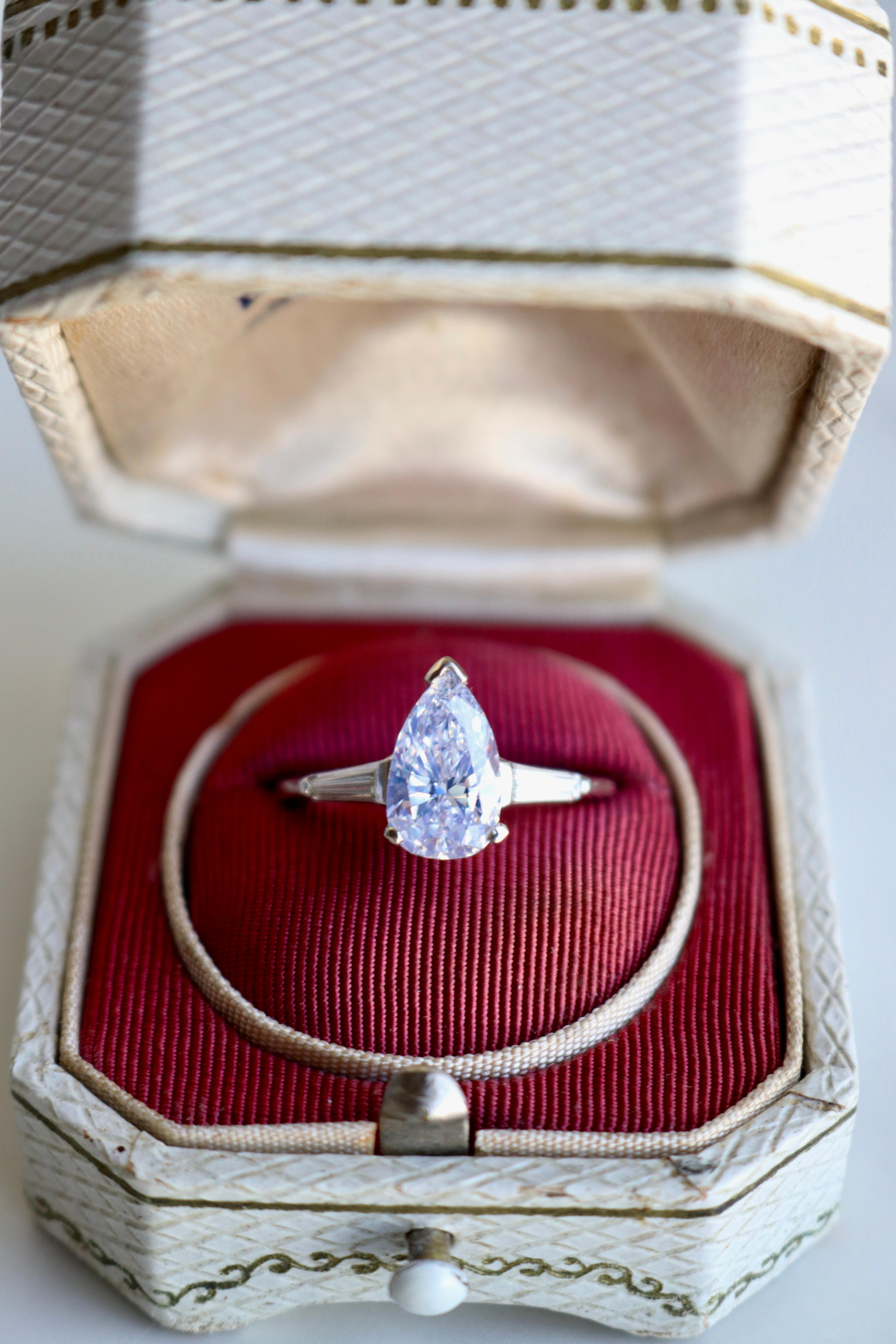 Mid-Century GIA 1.55 Carat Pear Cut Diamond 14k White Gold Ring For Sale 1