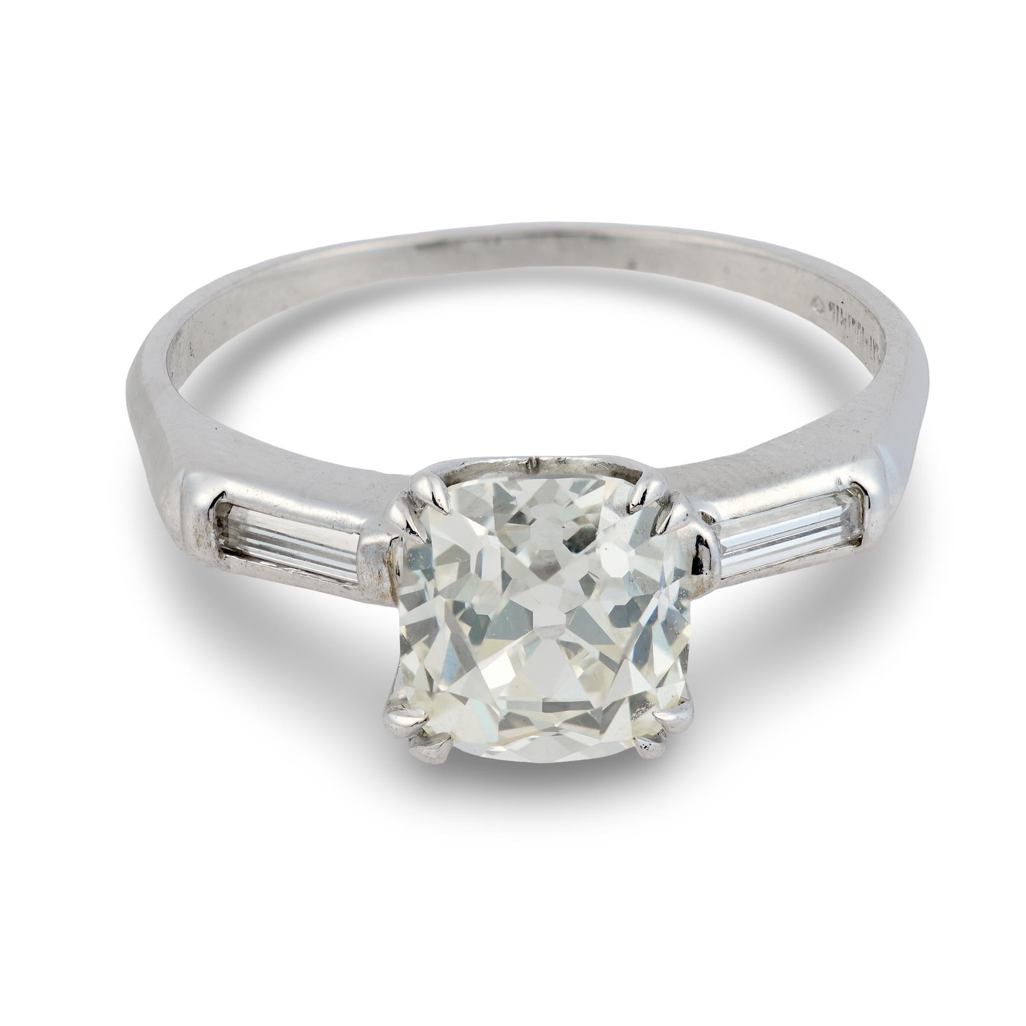 Contemporain Bague de fiançailles en platine de 1.91 carats de diamant taille ancienne GIA du milieu du siècle dernier en vente