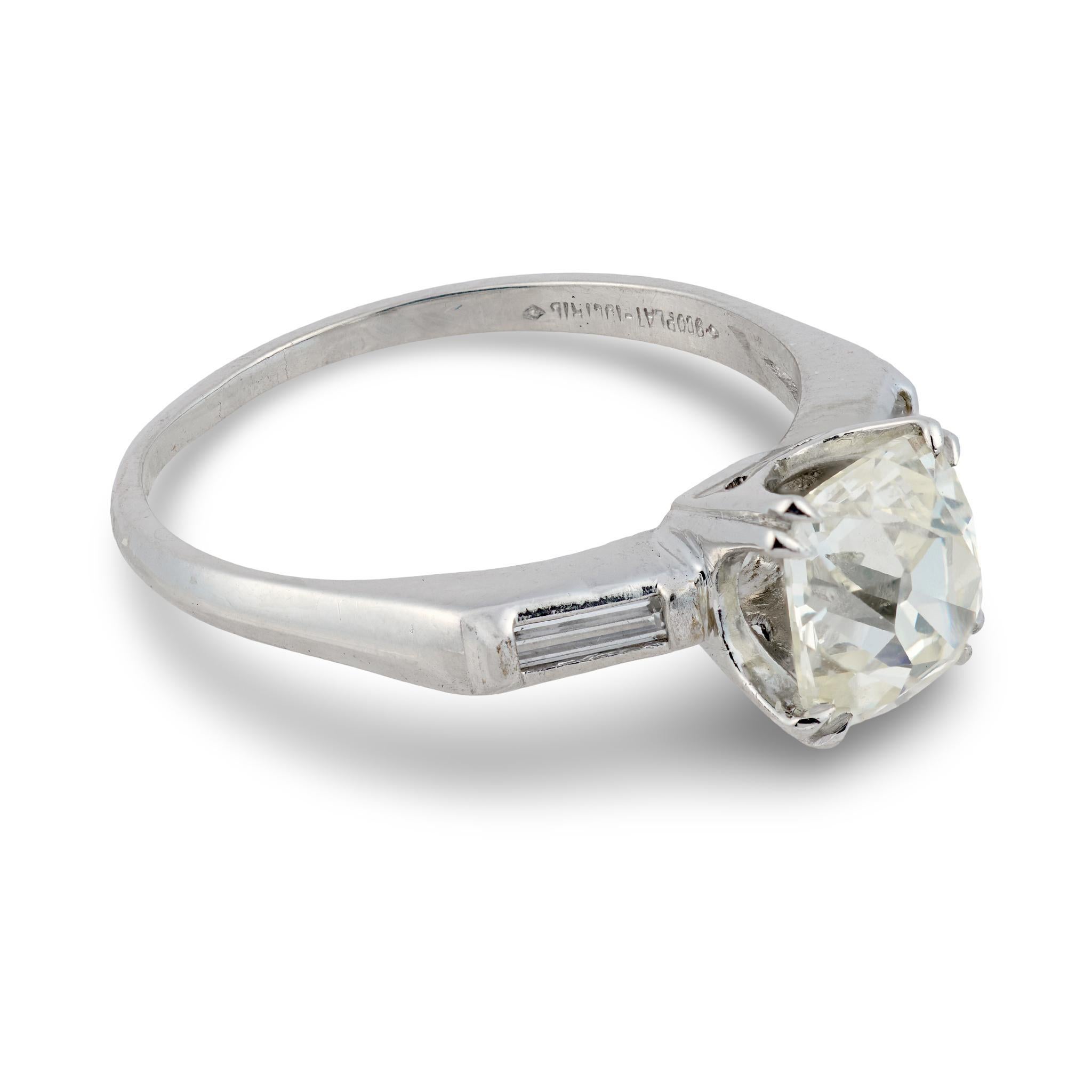 Bague de fiançailles en platine de 1.91 carats de diamant taille ancienne GIA du milieu du siècle dernier Bon état - En vente à Beverly Hills, CA