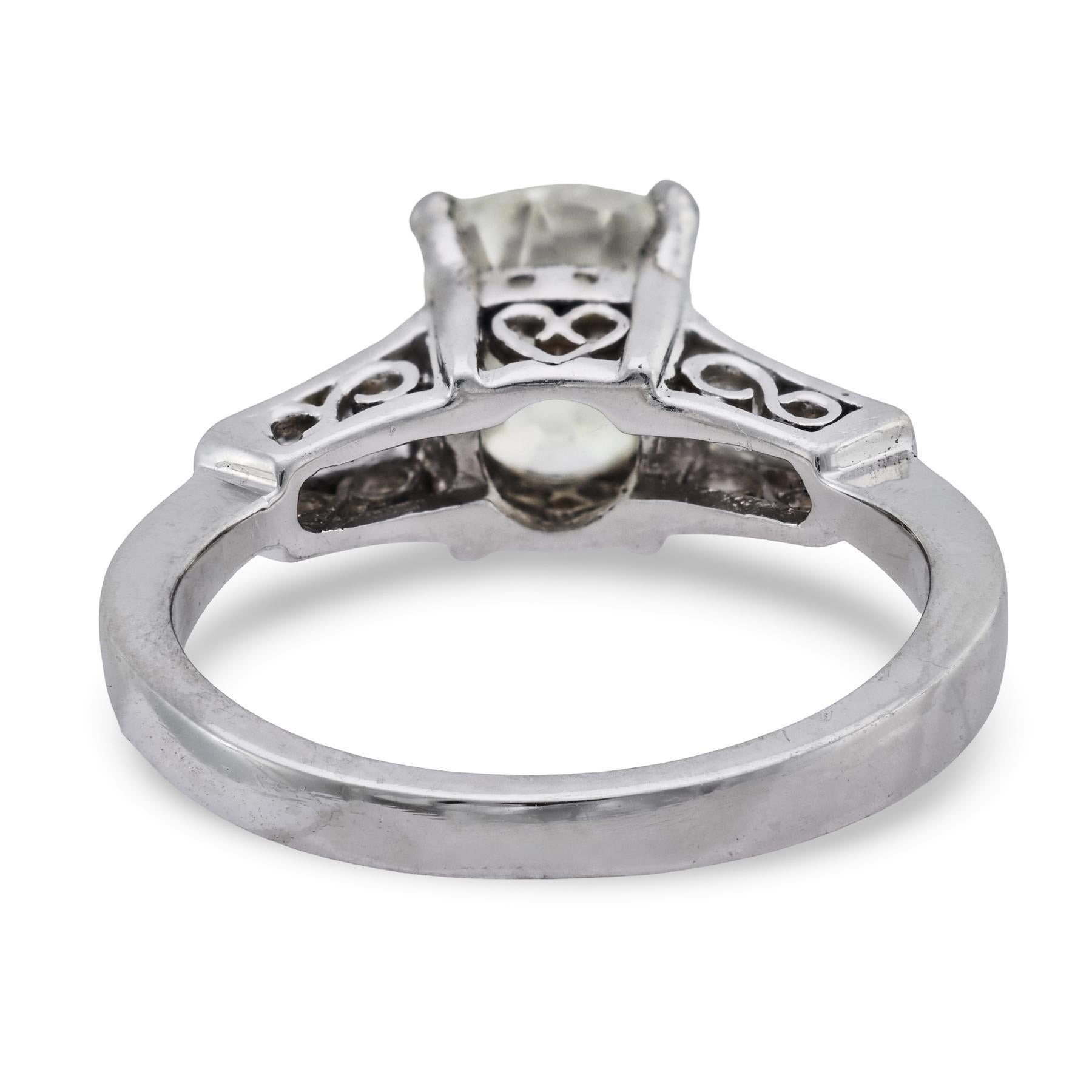 Donna Anello di fidanzamento in platino di metà secolo GIA con diamante taglio old mine da 2.01 carati in vendita