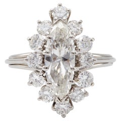 Anello a grappolo in platino di metà secolo con diamante taglio marquise GIA 2.02