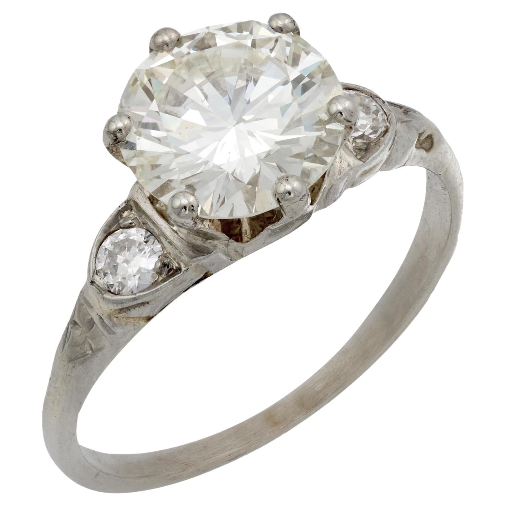 Anillo de compromiso de oro blanco de 14k con diamante de 2,04 quilates GIA de mediados de siglo en venta