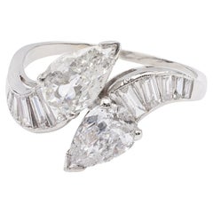Anello di metà secolo GIA da 2,05 carati di peso totale con diamante in platino Toi et Moi
