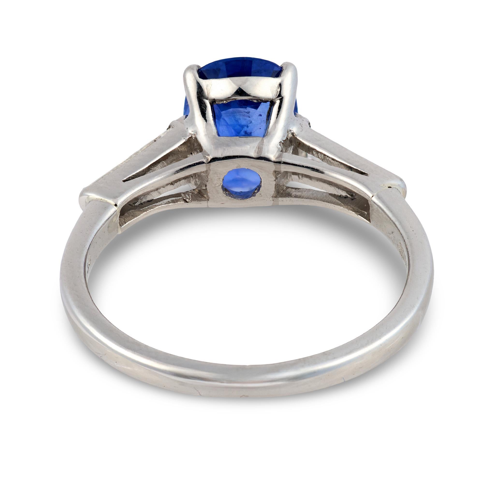 Mid Century GIA 2.10 Karat Ceylon Saphir Diamant Platin Ring Damen im Angebot