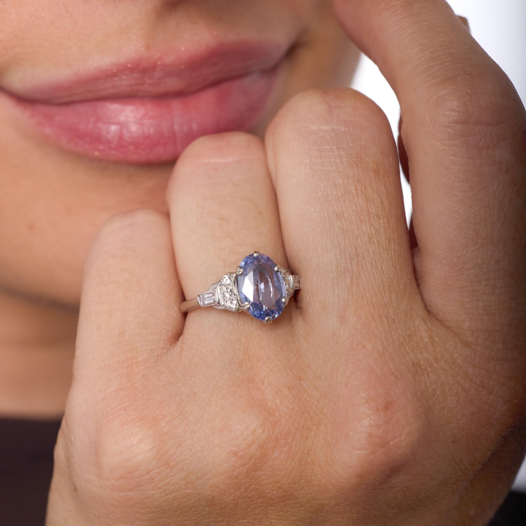 Taglio brillante Anello in platino con zaffiro e diamante senza calore GIA 2.41 carati di metà secolo in vendita