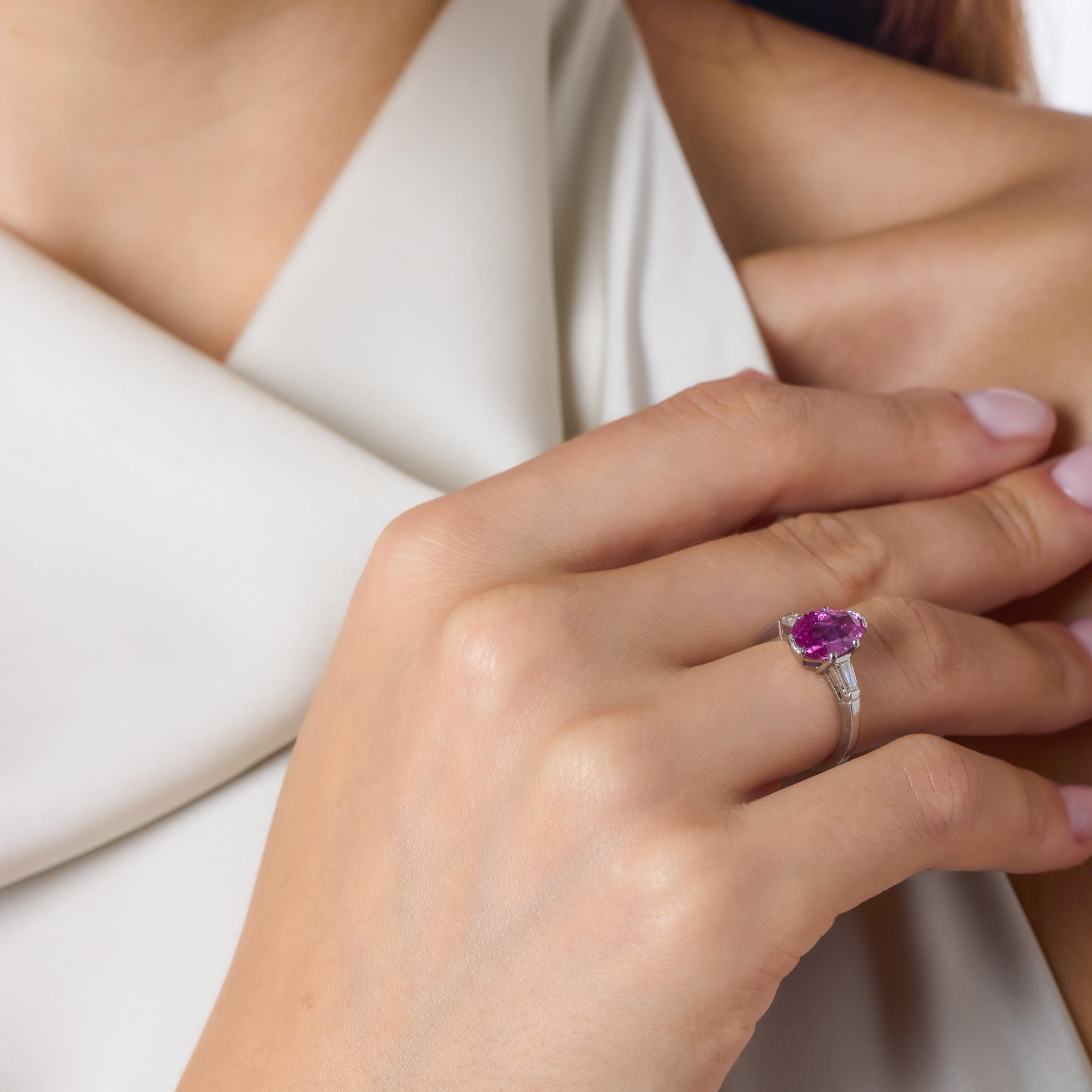 Platinring mit GIA 2.53 Karat unbehandeltem Saphir und Diamant, Mitte des Jahrhunderts (Ovalschliff) im Angebot