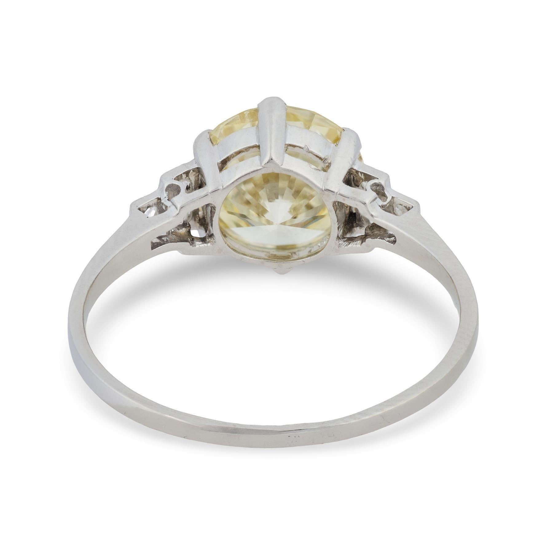 De las mujeres Anillo de compromiso de platino con diamante talla brillante redondo de 3,04 quilates GIA de mediados de siglo en venta