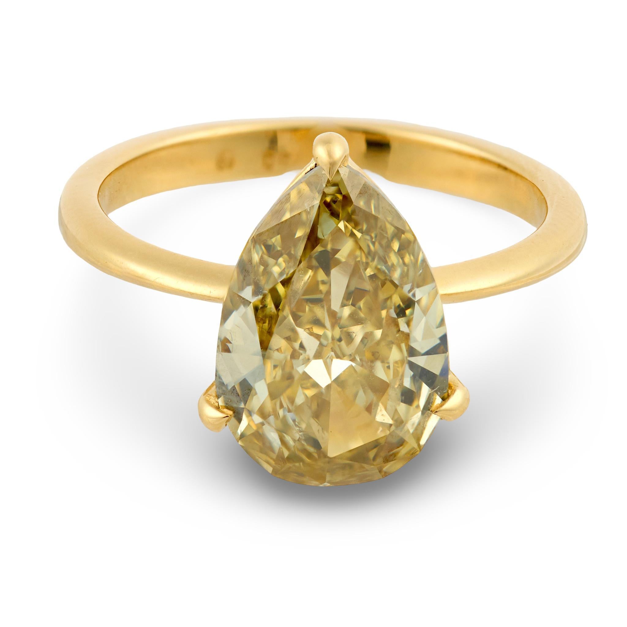 Mid Century GIA 3.08 carat fancy yellow pear shape diamond 18k yellow gold ring (Zeitgenössisch) im Angebot