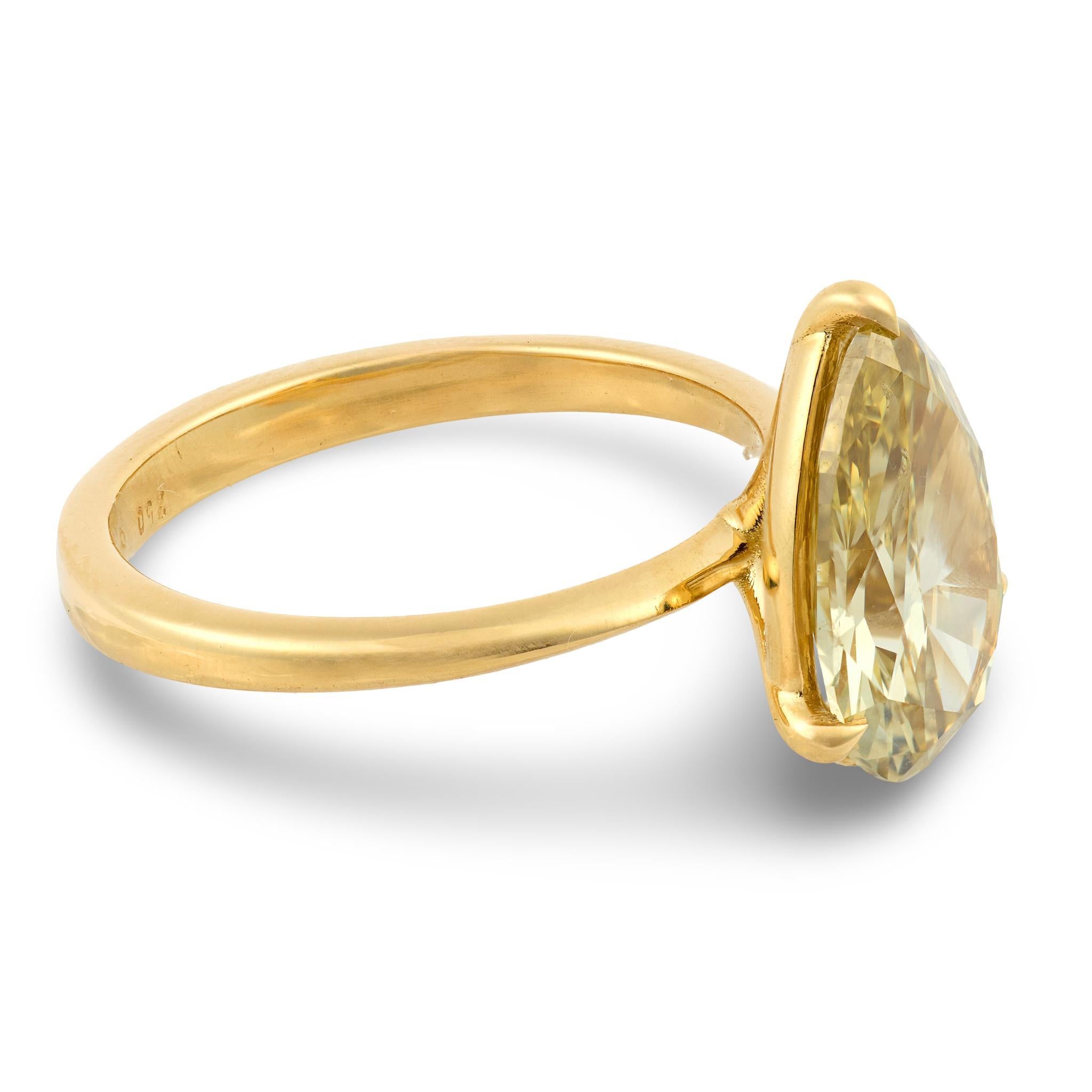 Mid Century GIA 3.08 carat fancy yellow pear shape diamond 18k yellow gold ring im Zustand „Gut“ im Angebot in Beverly Hills, CA