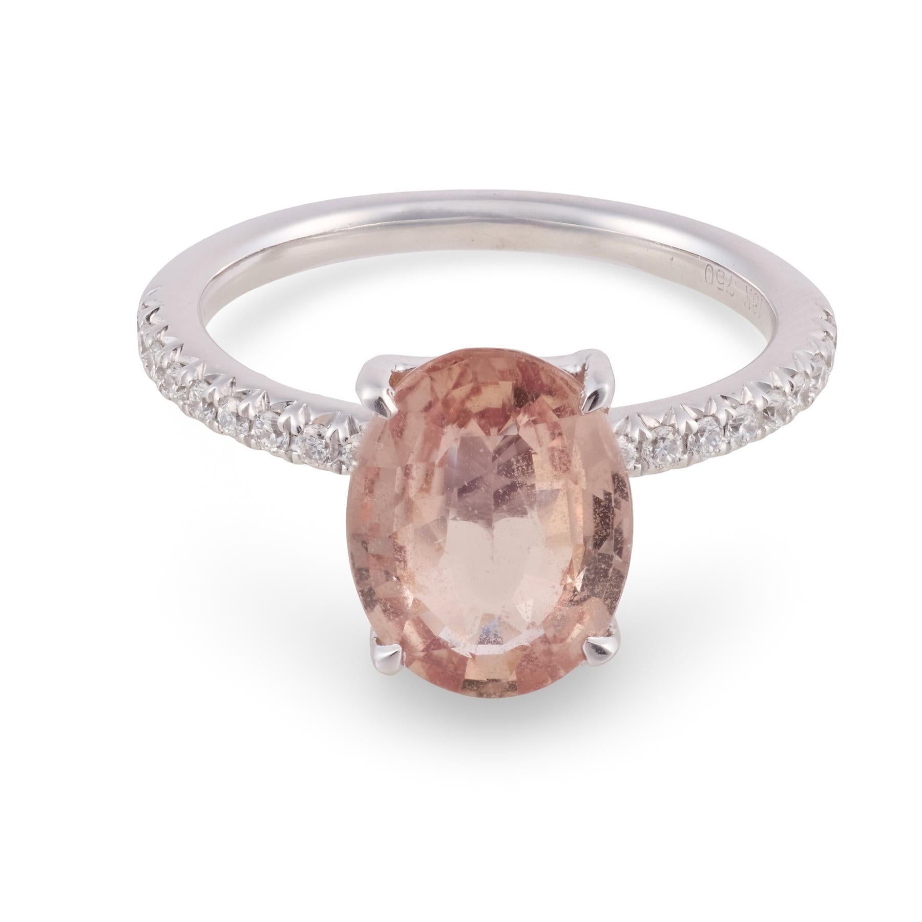 Contemporaneo Anello con pavé di diamanti e zaffiro rosa da 3,28 carati, GIA, metà del secolo scorso in vendita