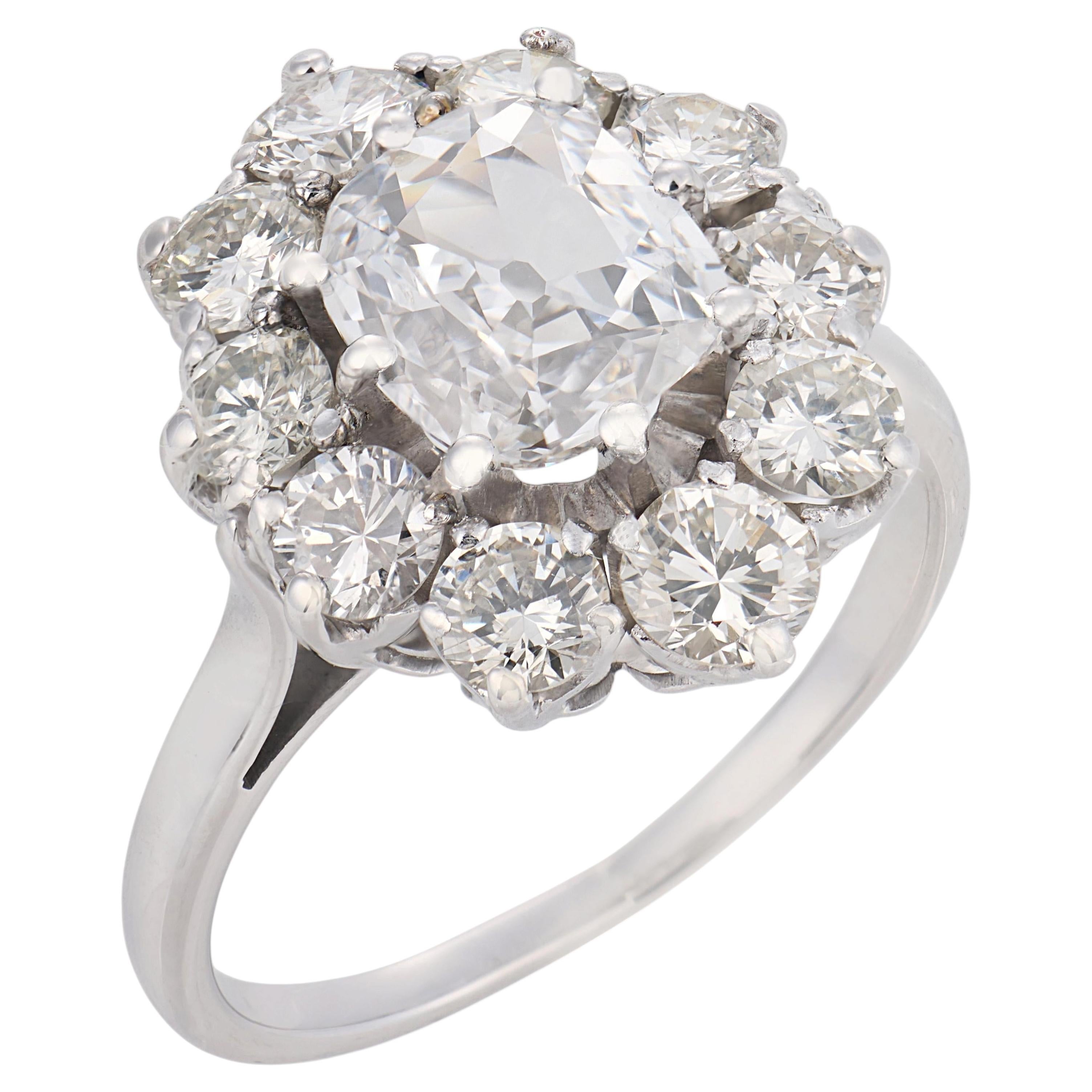 Clusterring aus 18 Karat Weißgold mit einem 3,30-Karat-Diamanten aus der Mitte des Jahrhunderts (GIA-zertifiziert)