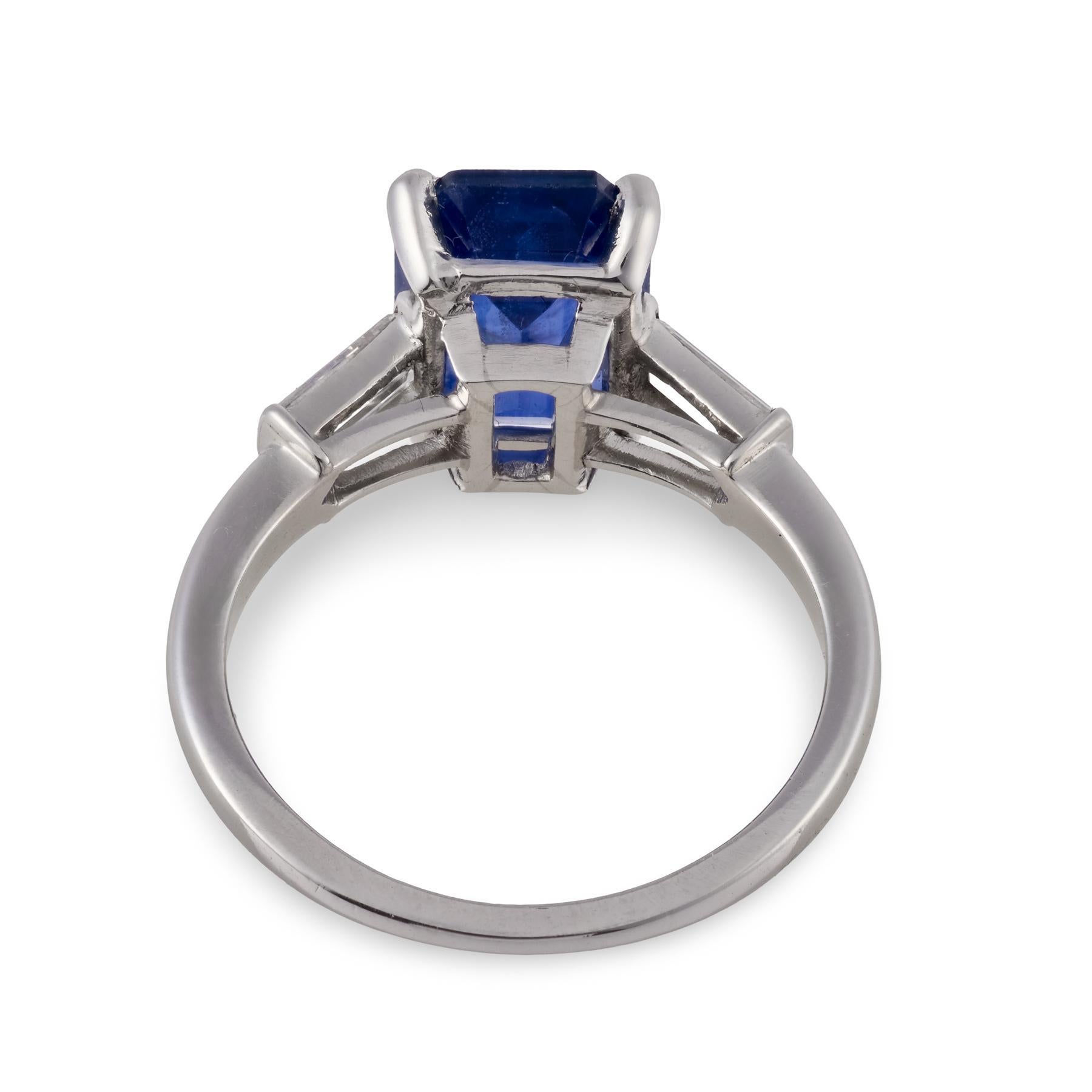 Donna Anello di metà secolo GIA con zaffiro di Ceylon e diamante da 3.36 carati in platino in vendita