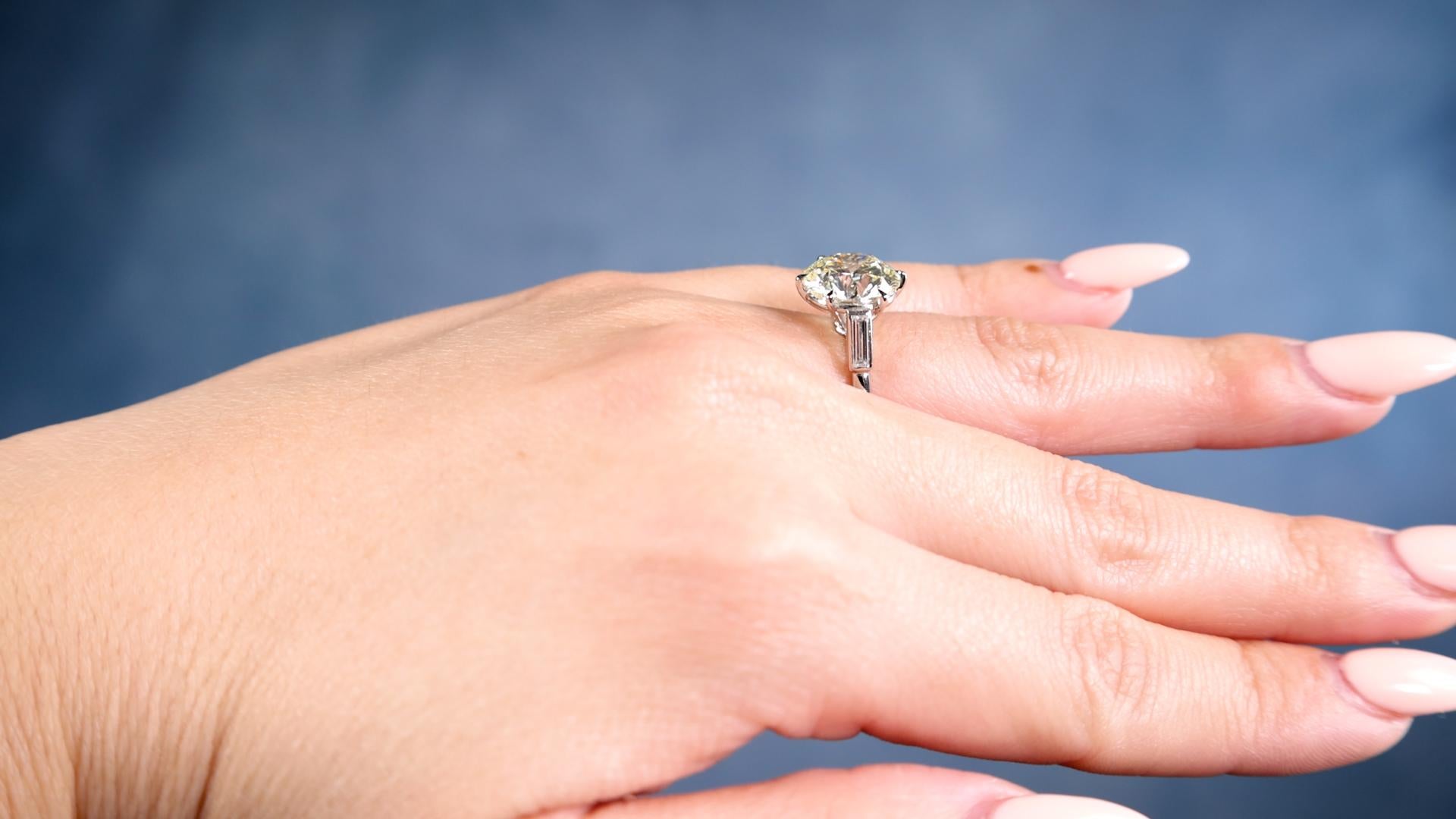 Mid-Century GIA 4.12 Carat Round Brilliant Cut Diamond Platinum Ring In Good Condition For Sale In Beverly Hills, CA