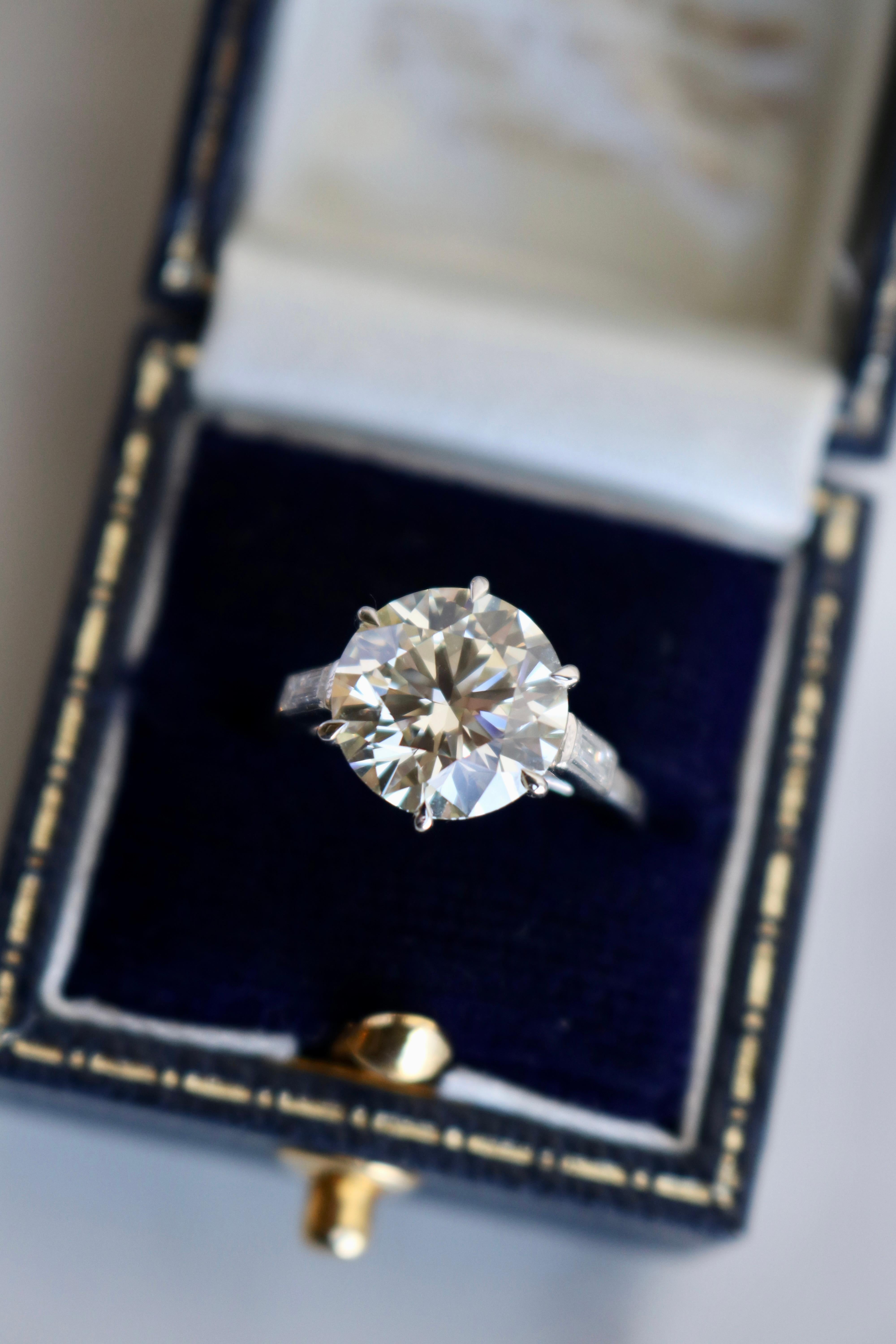 Mid-Century GIA 4.12 Carat Round Brilliant Cut Diamond Platinum Ring For Sale 1