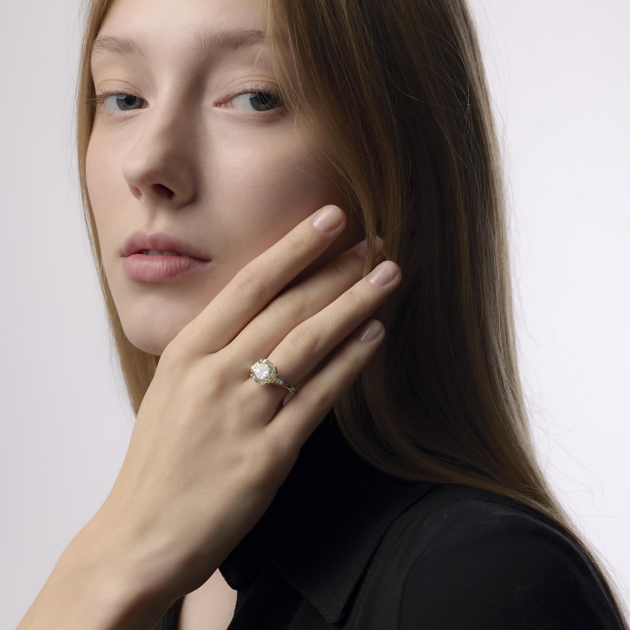 De las mujeres Anillo de platino con diamante redondo talla brillante de 5,07 quilates GIA de mediados de siglo en venta