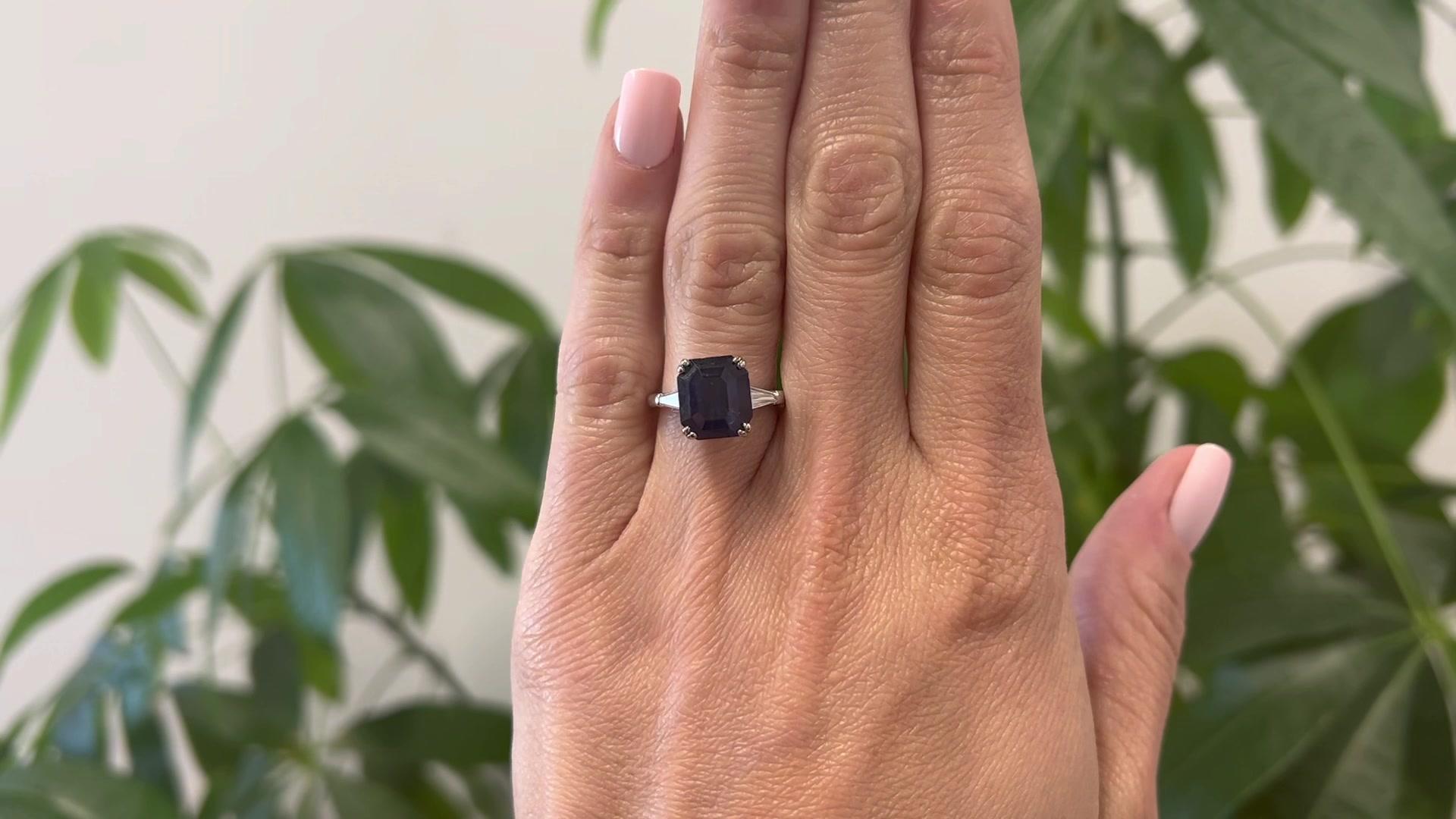 Platinring mit GIA 5,23 Karat Ceylon-Saphir und Diamant aus der Mitte des Jahrhunderts (Baguetteschliff)