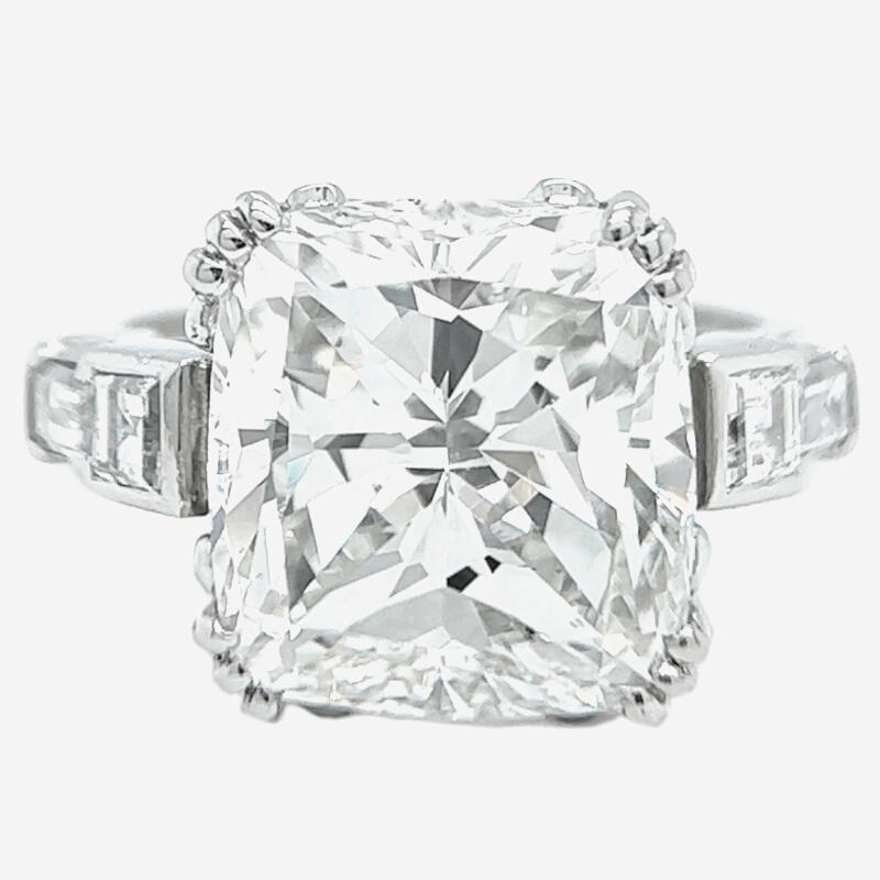 Women's or Men's Mid Century GIA 8.01 Carats Cushion Radiant Cut Diamond Platinum Ring