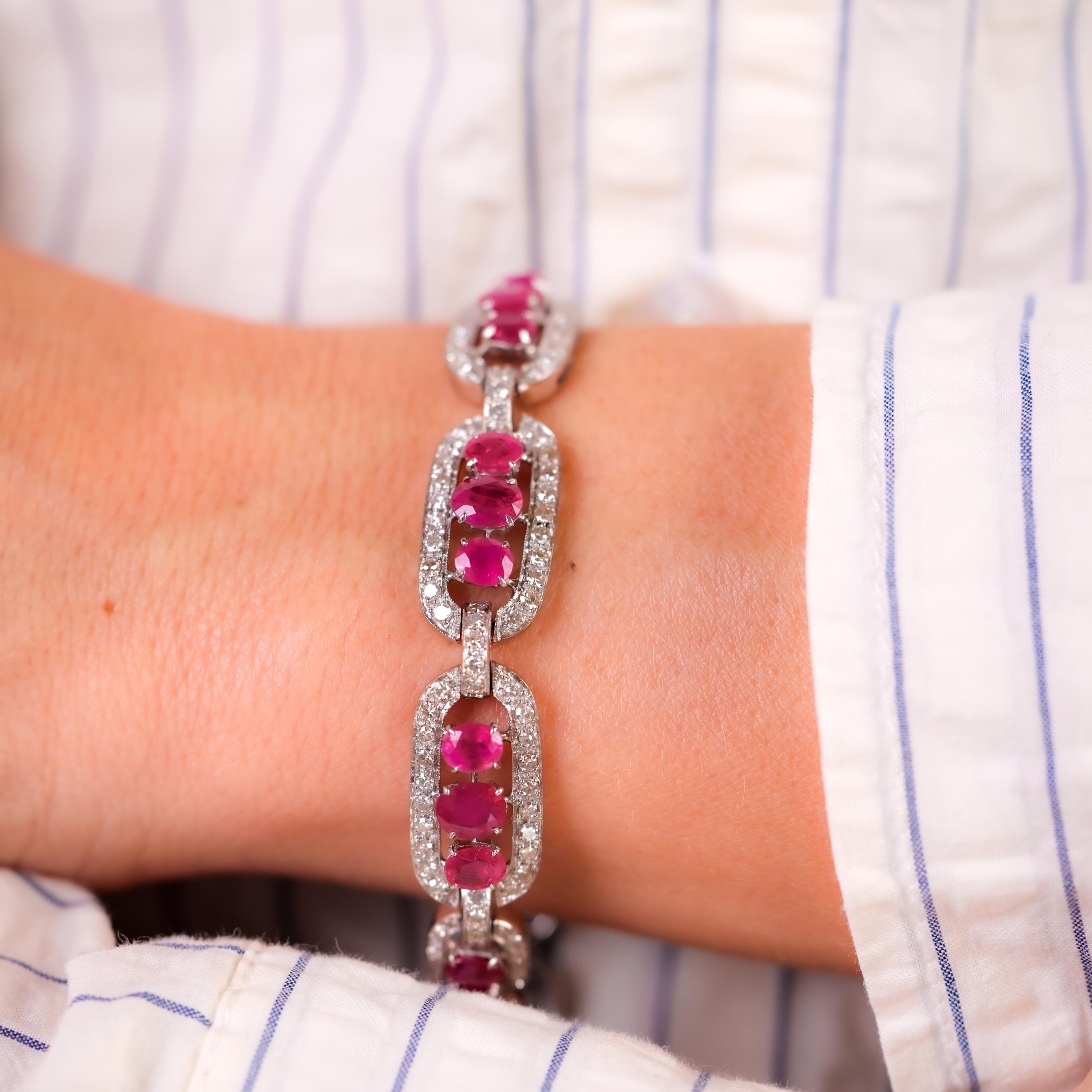 Pulsera de oro blanco de 14 quilates con diamante rubí de 8,2 quilates de peso total GIA de mediados de siglo Corte oval en venta
