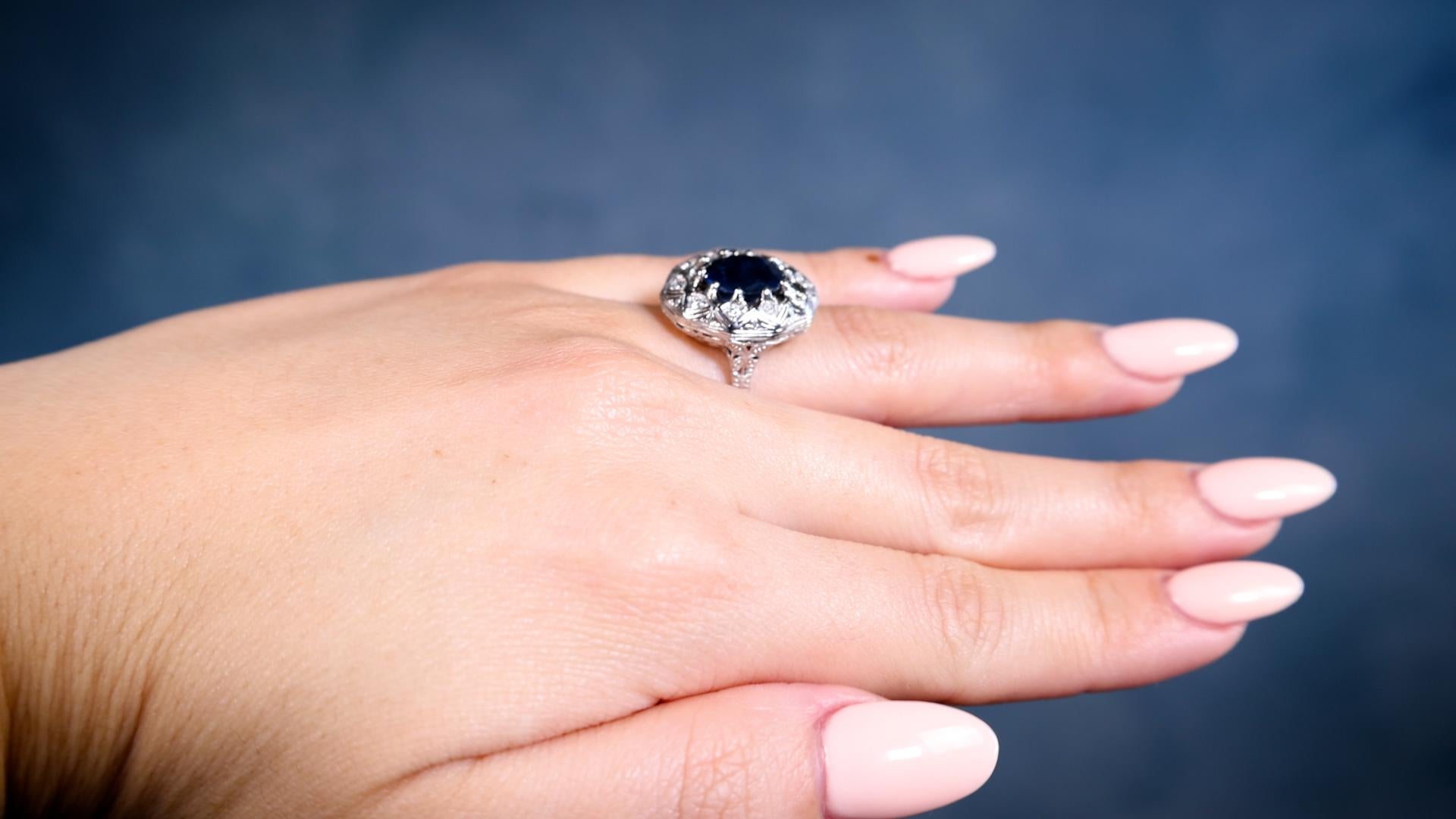 Mitte des Jahrhunderts GIA Thai Saphir und Diamant 18k Weißgold filigranen Ring im Zustand „Gut“ im Angebot in Beverly Hills, CA