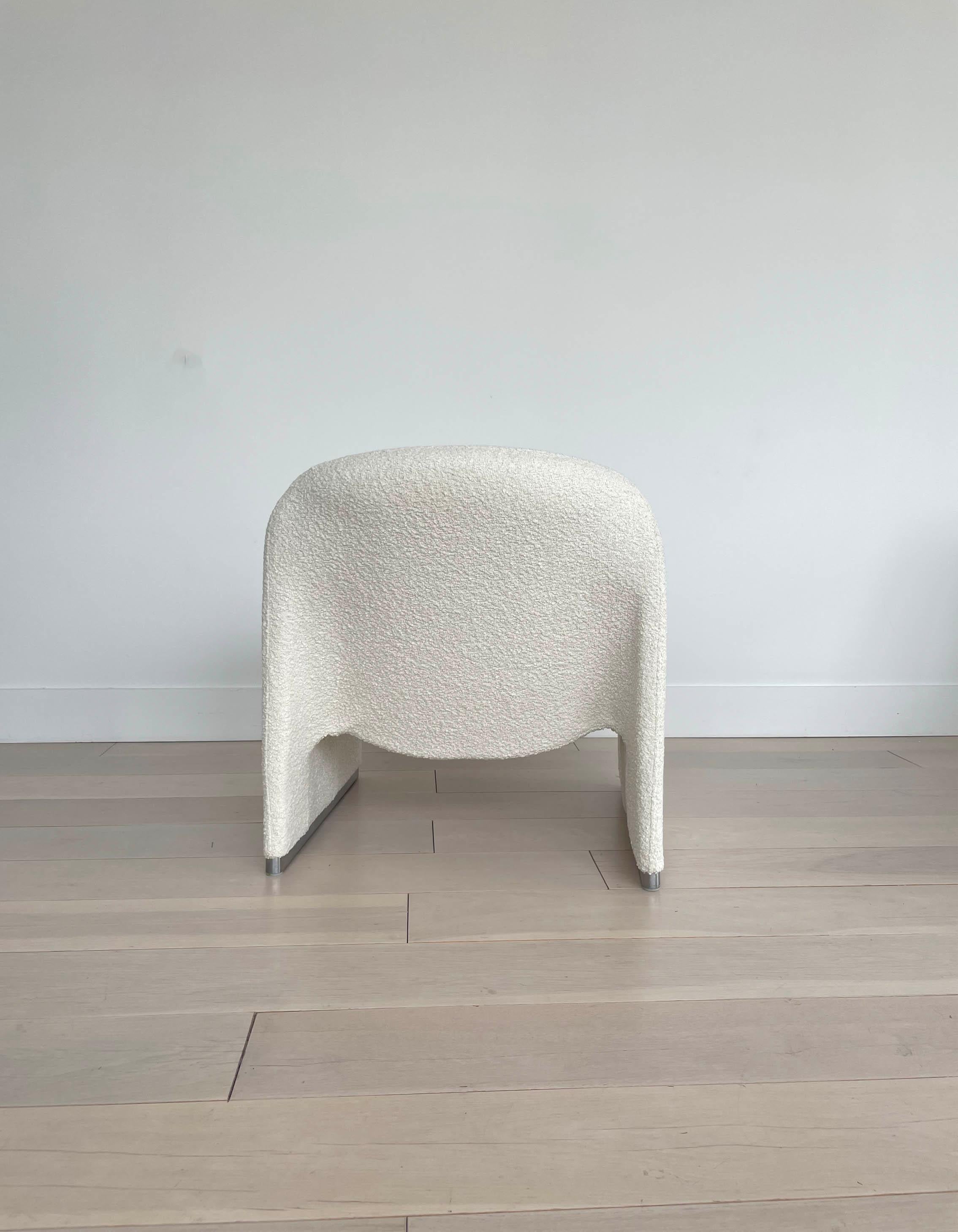 Mid Century Giancarlo Piretti „Alky“-Stuhl aus elfenbeinfarbenem Boucle, 1969, neu gepolstert (Moderne der Mitte des Jahrhunderts) im Angebot
