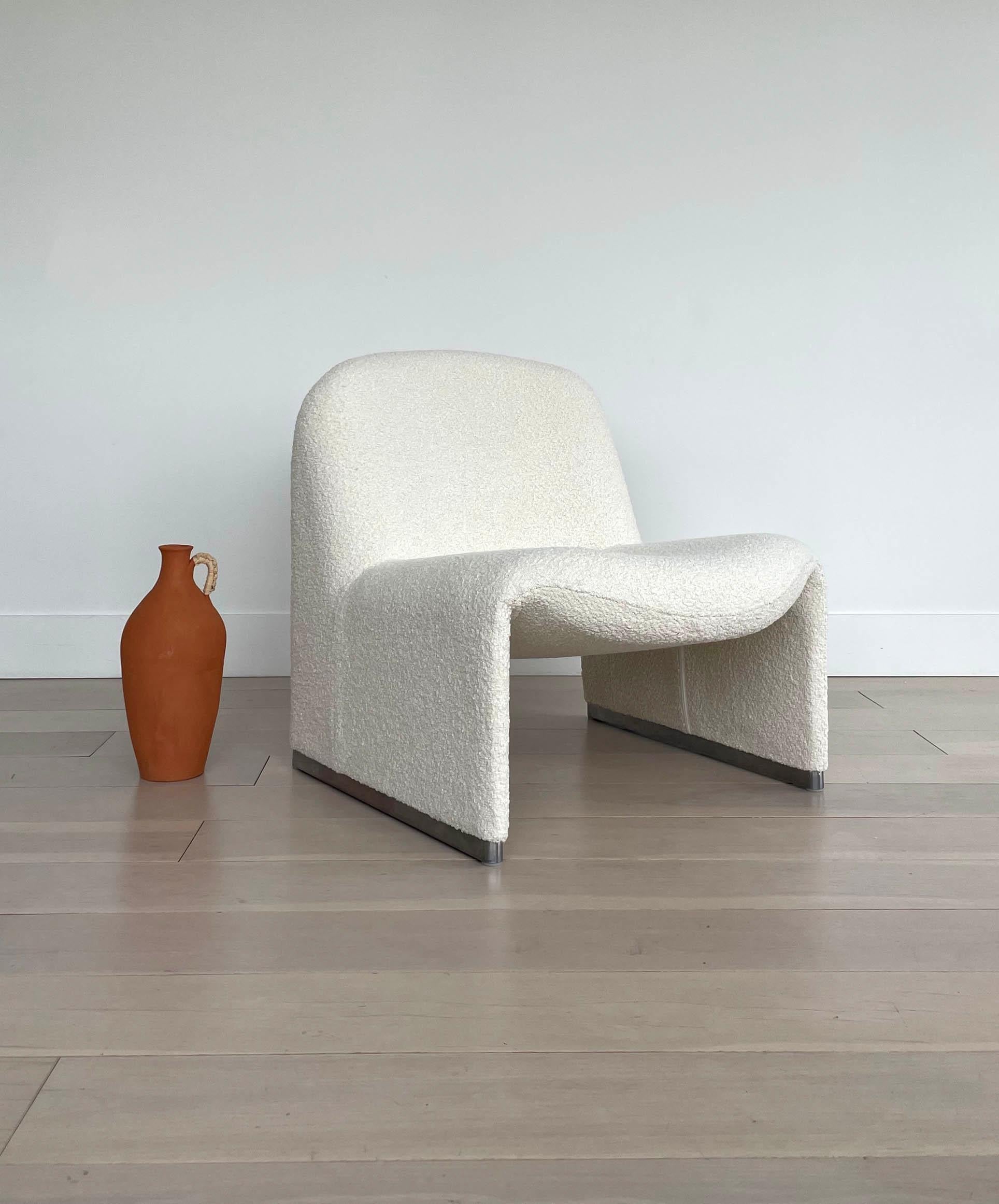 Mid Century Giancarlo Piretti „Alky“-Stuhl aus elfenbeinfarbenem Boucle, 1969, neu gepolstert (Italienisch) im Angebot