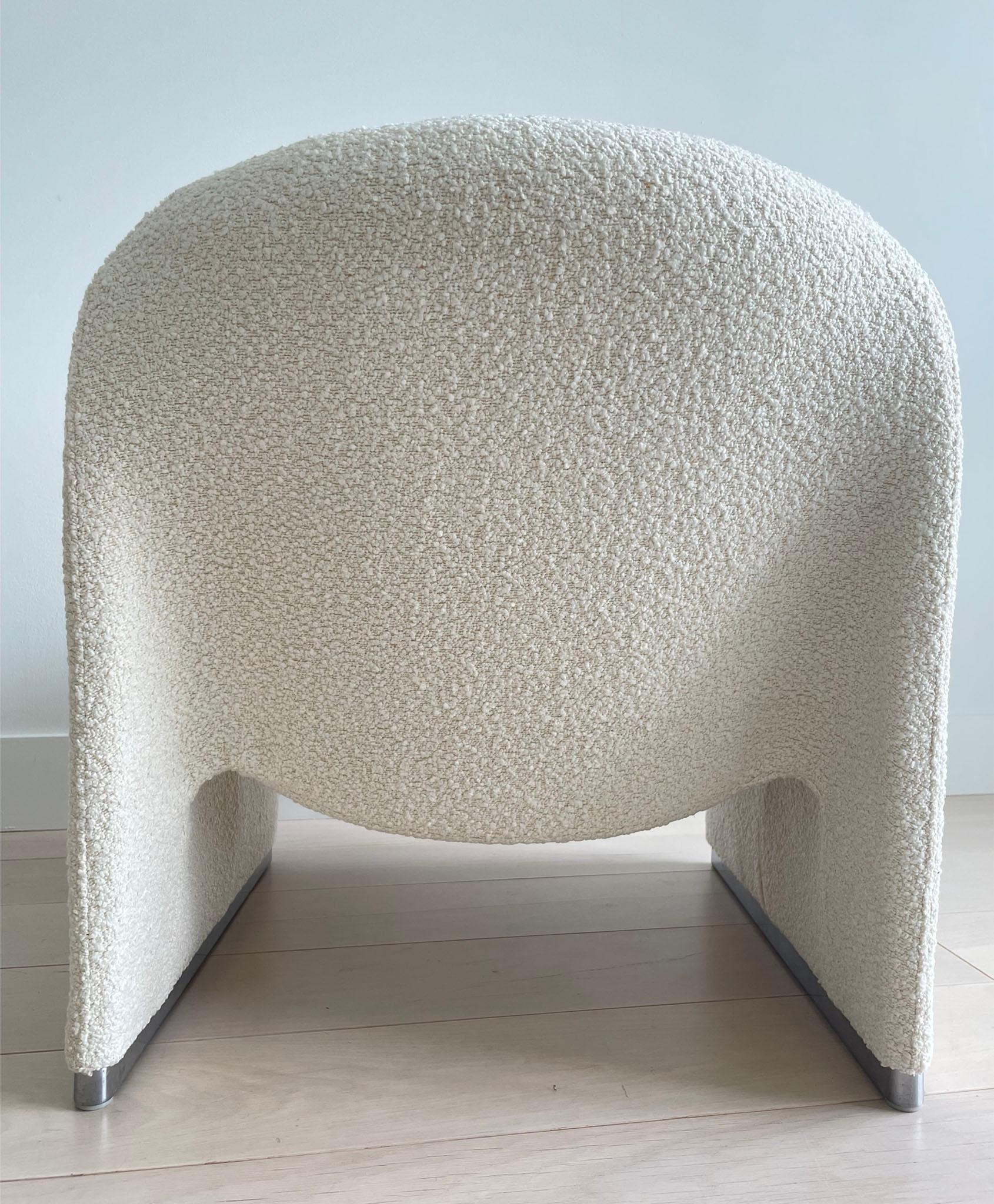 Mid Century Giancarlo Piretti „Alky“-Stuhl aus elfenbeinfarbenem Boucle, 1969, neu gepolstert (Bouclé) im Angebot