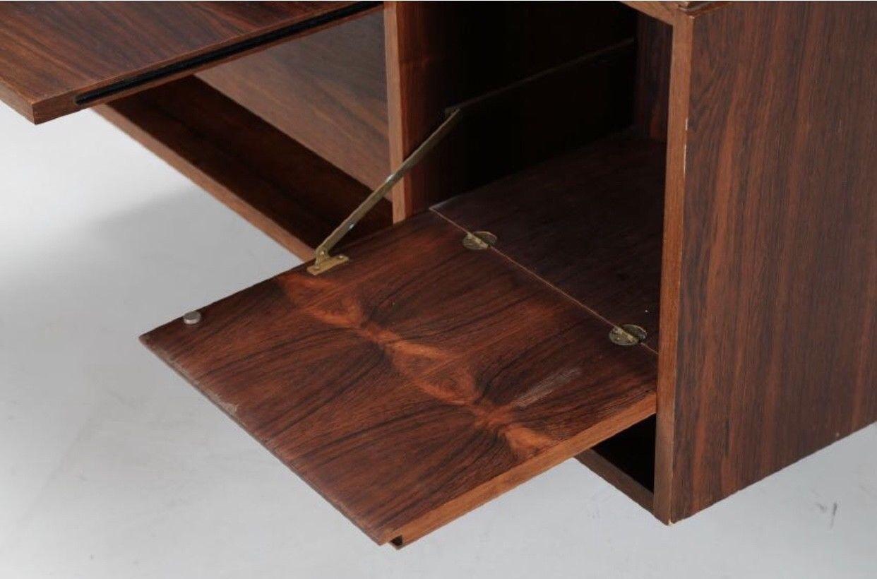 Swivel bar cabinet by Gianfranco Frattini from 1950-1960
The peculiarity of the cabinet is to open in different compartments where to place drinks.
Designed in very fine rosewood.
The cabinet is in good condition, you can see some scratches due to
