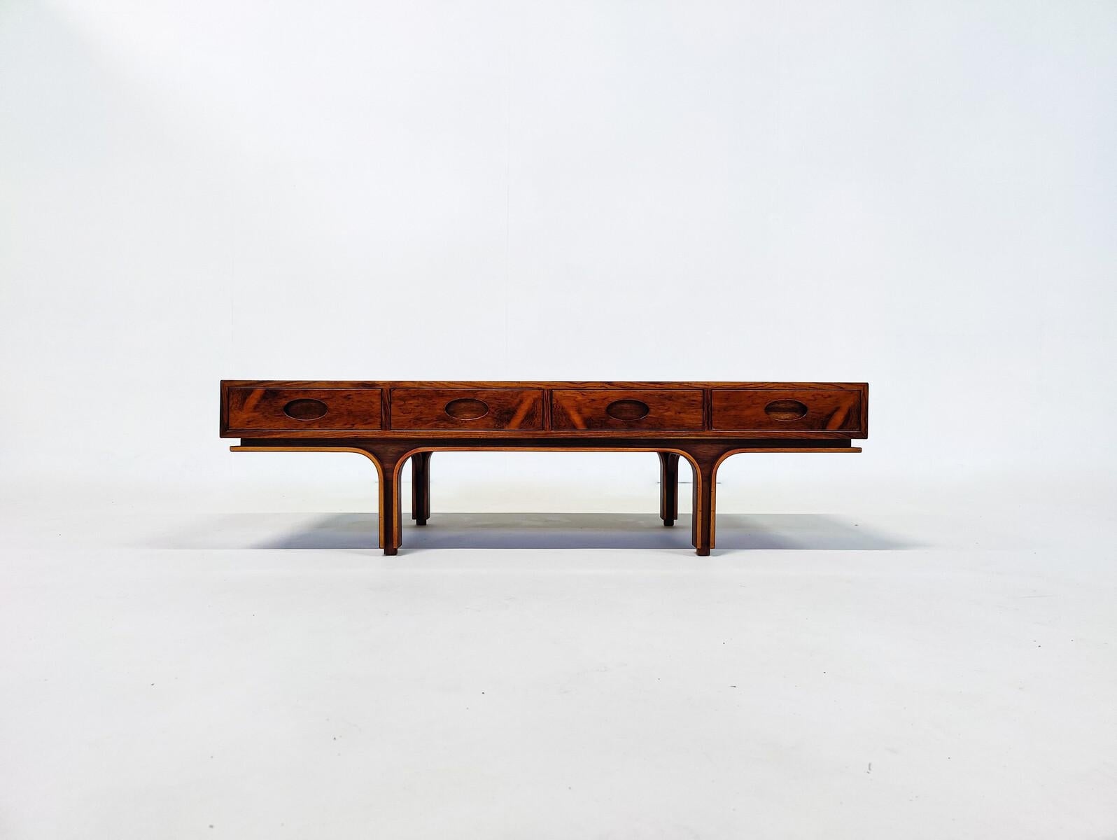 Italian Mid-Century Gianfranco Frattini, wooden Coffee Table for Bernini, Italy, 1960s For Sale