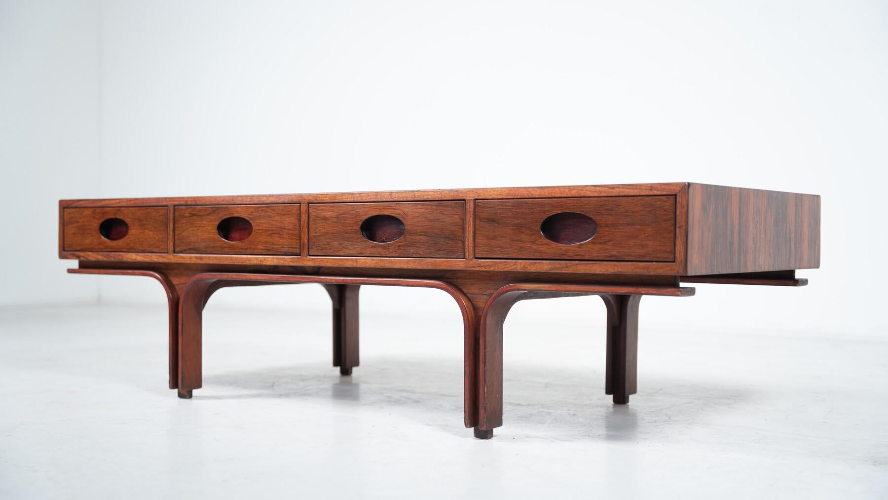 Gianfranco Frattini, Holz-Couchtisch aus der Mitte des Jahrhunderts für Bernini, Italien, 1960er Jahre (Moderne der Mitte des Jahrhunderts) im Angebot