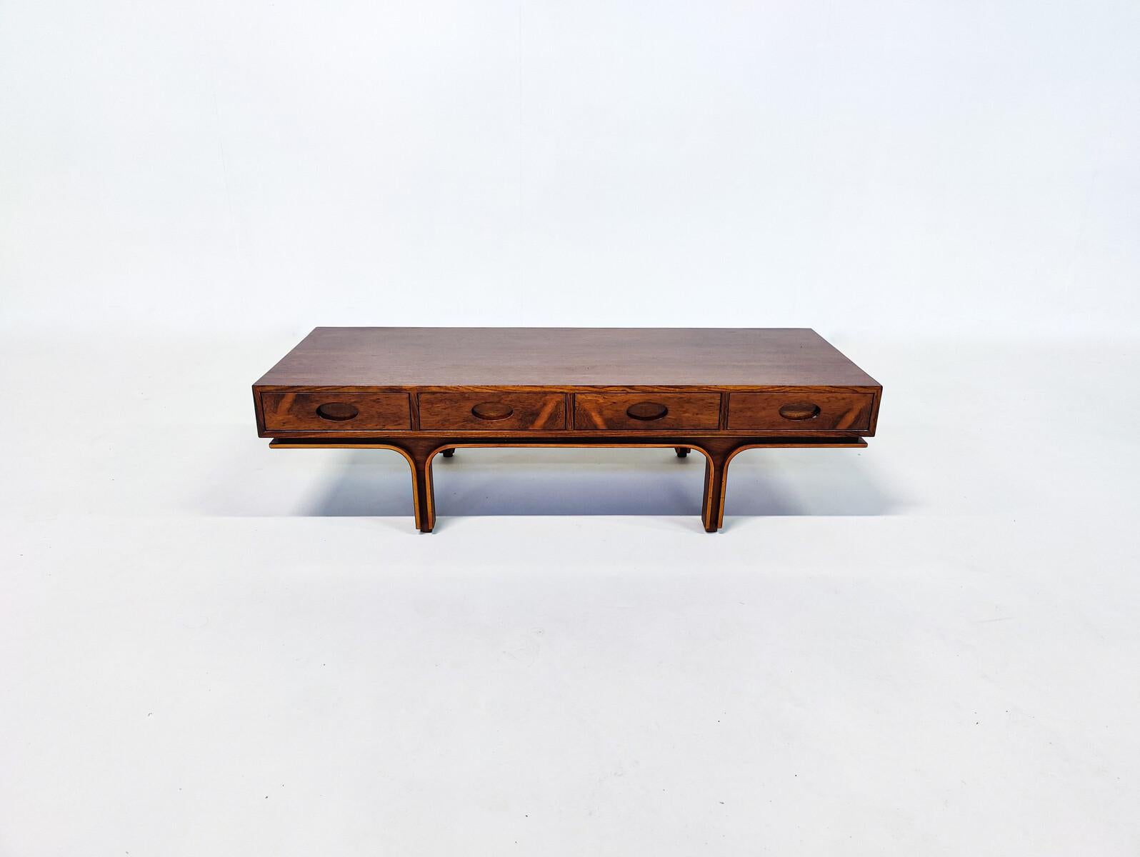 Mid-Century Gianfranco Frattini, wooden Coffee Table for Bernini, Italy, 1960s In Good Condition For Sale In Brussels, BE
