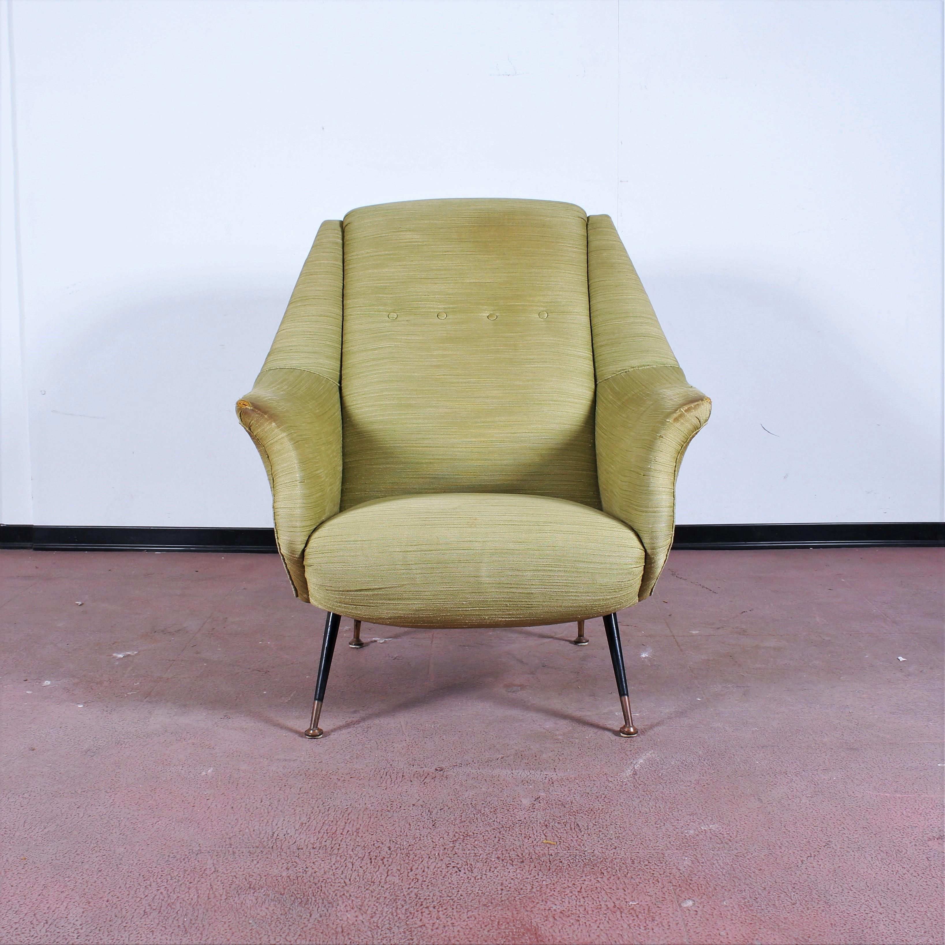 Very beautiful armchair with wooden frame lined with antique light green fabric, and burnished brass legs. Attributed to Gigi Radice for Minotti, Italy, 1950s.
Wear consistent with age and use.