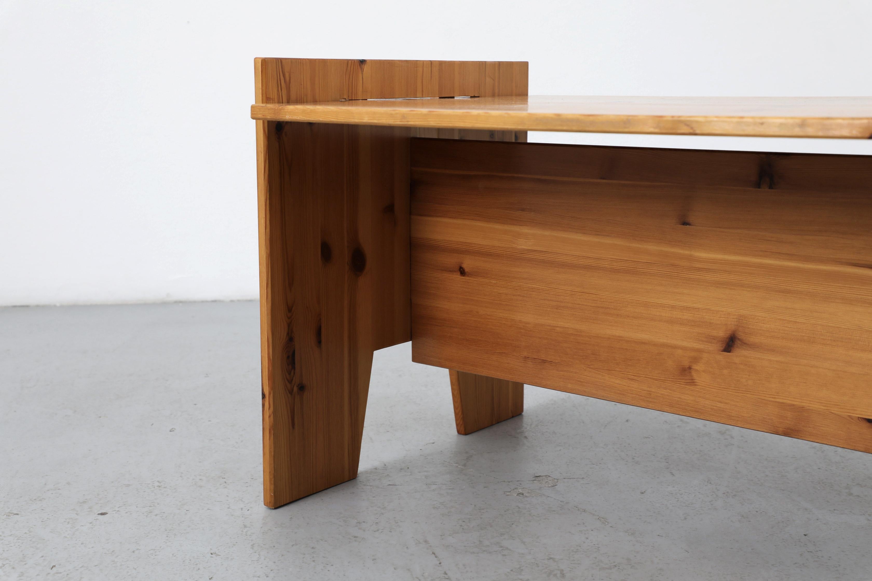 Table basse en pin du milieu du siècle, inspirée par Gilbert Marklund, avec piètement à tréteaux en vente 3