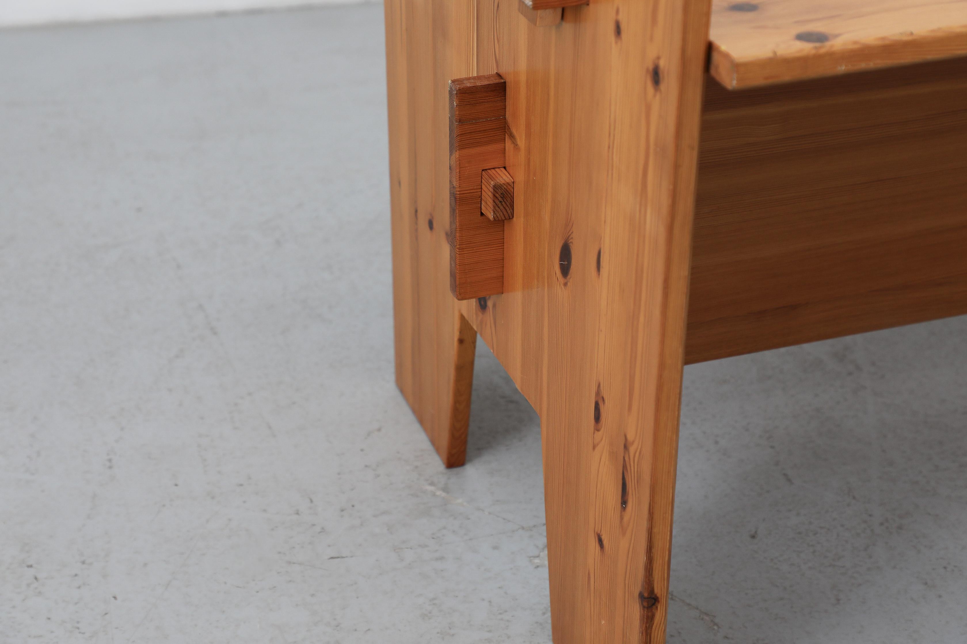 Table basse en pin du milieu du siècle, inspirée par Gilbert Marklund, avec piètement à tréteaux en vente 6