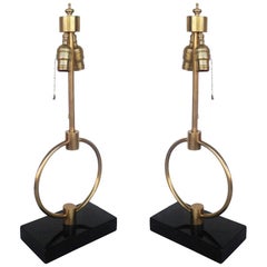 Paire de lampes de table à anneau en laiton, style Gilbert Rohde