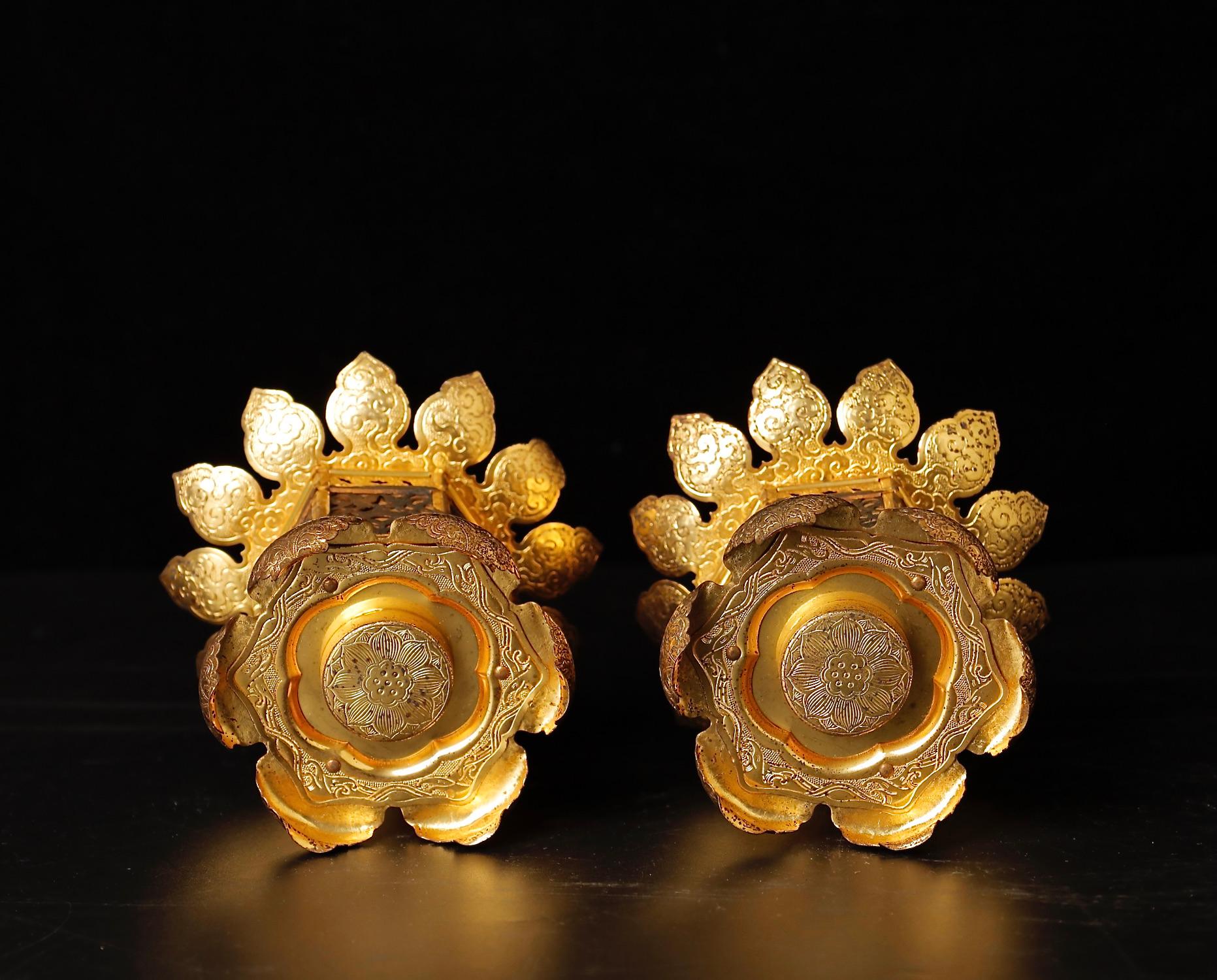Lanternes d'autel bouddhistes dorées du milieu du siècle en vente 2