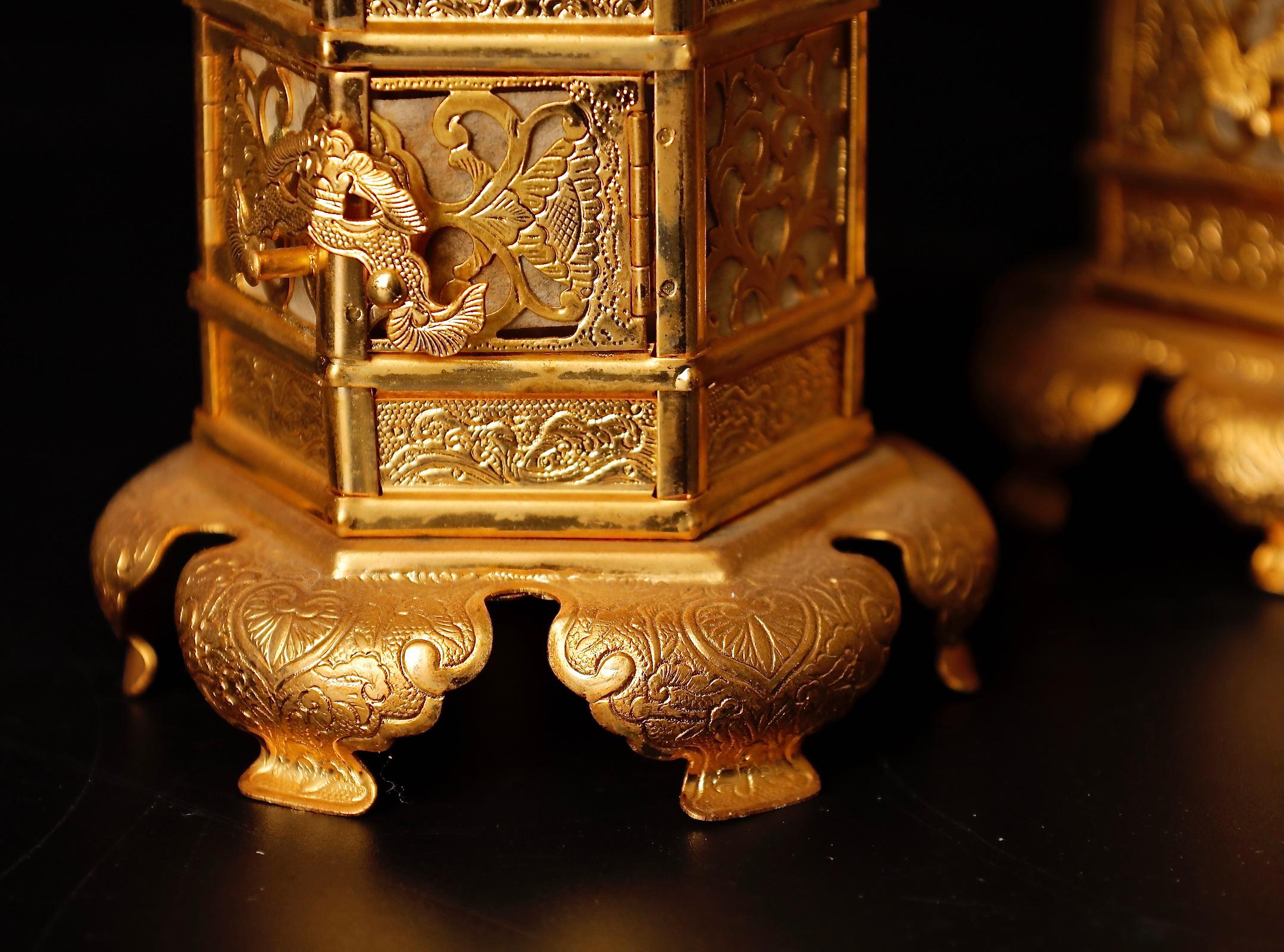 Vergoldete buddhistische Altarlaternen aus der Mitte des Jahrhunderts im Angebot 6