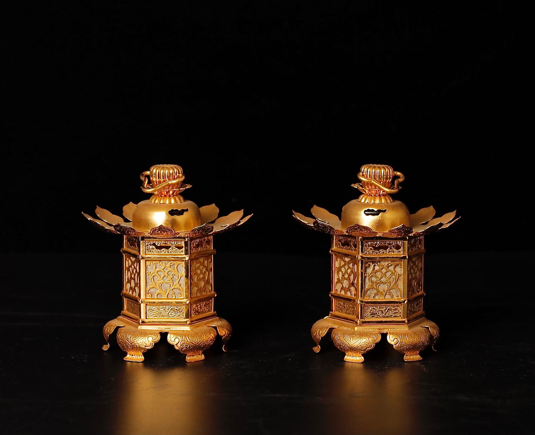 Vergoldete buddhistische Altarlaternen aus der Mitte des Jahrhunderts (20. Jahrhundert) im Angebot